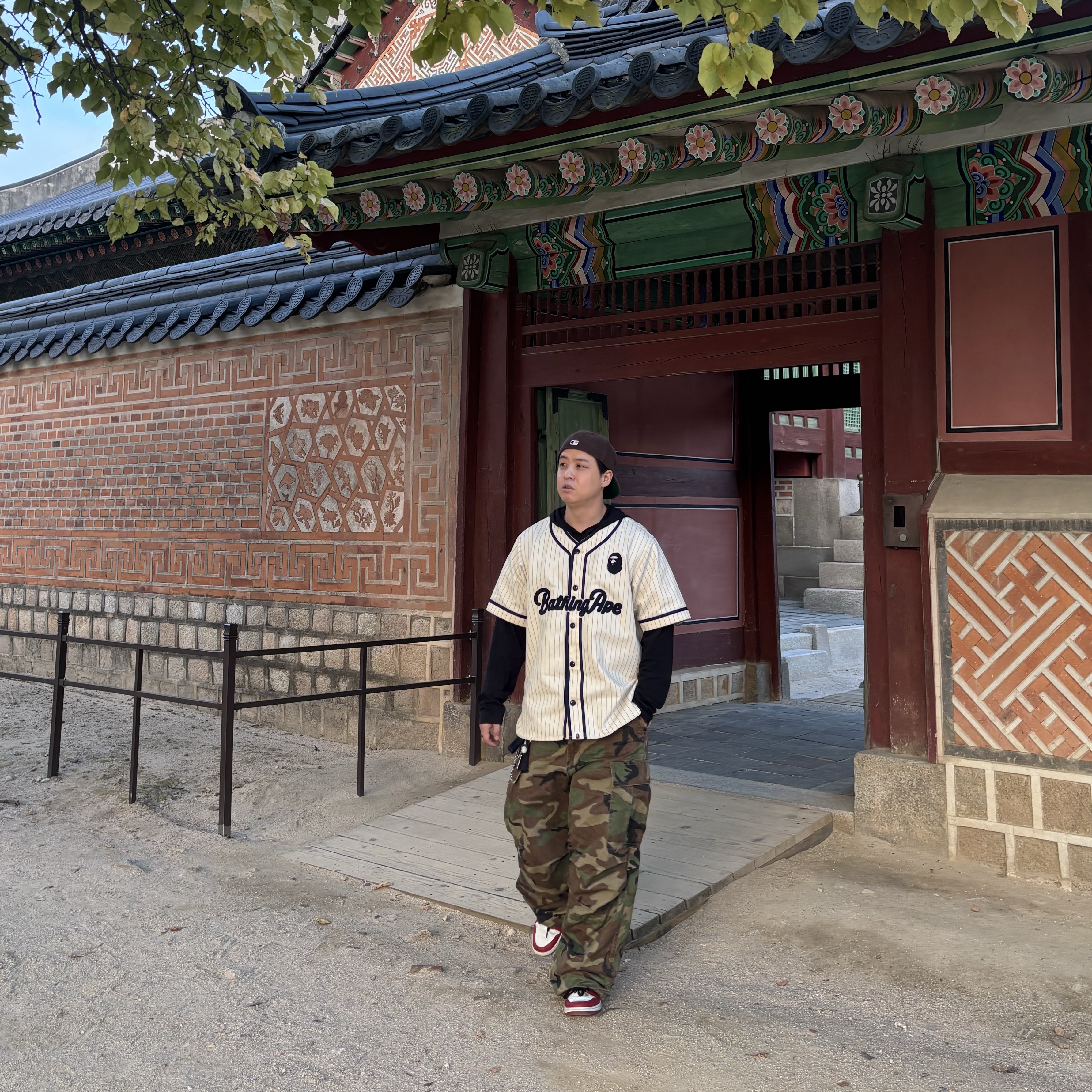 NOD Stone Washed Cargo Pants Camo, BAPE A Bathing Ape Baseball Shirt Ivory 착용 스타일 - 4