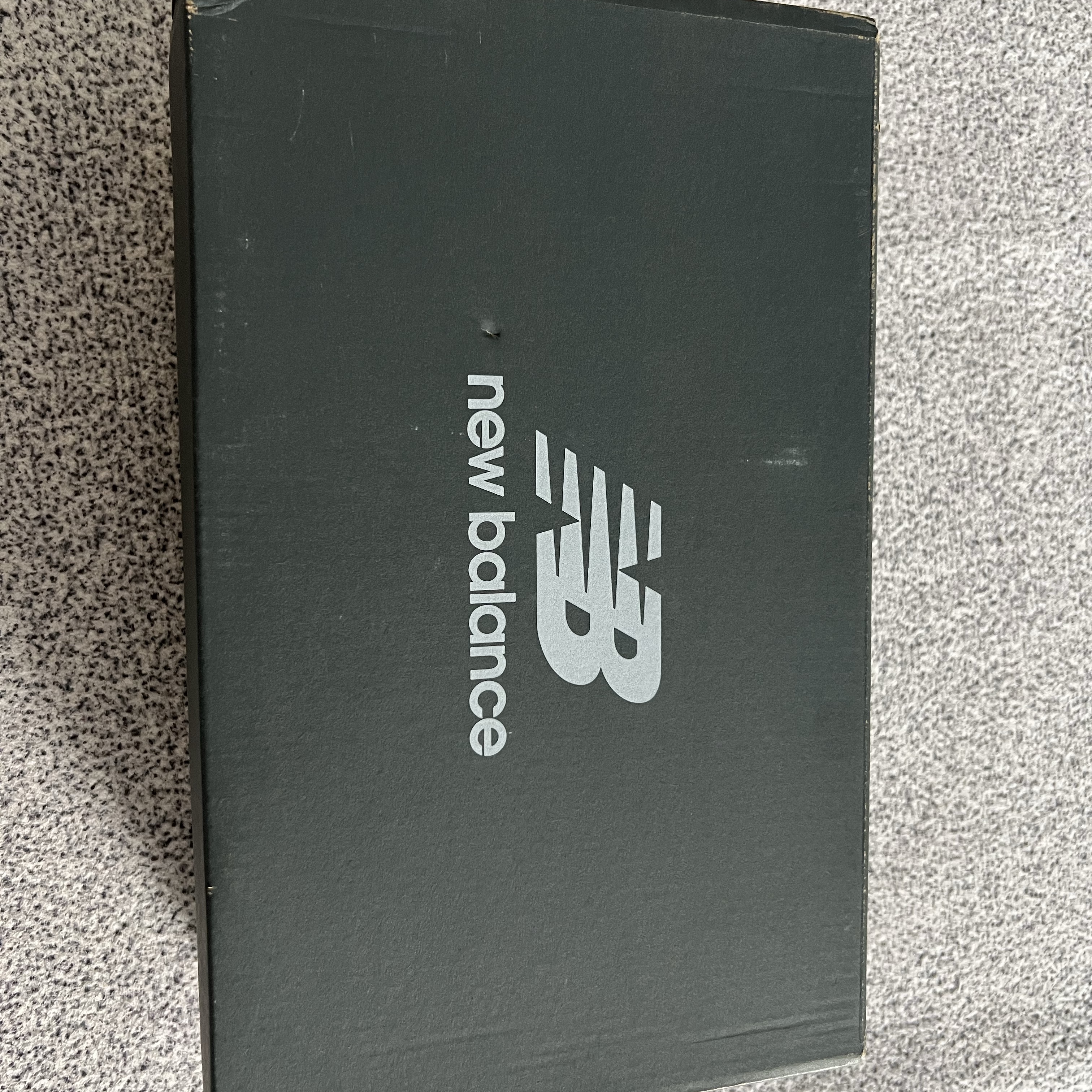 New Balance 2002R Premium Vintage Black 착용 스타일 - 1