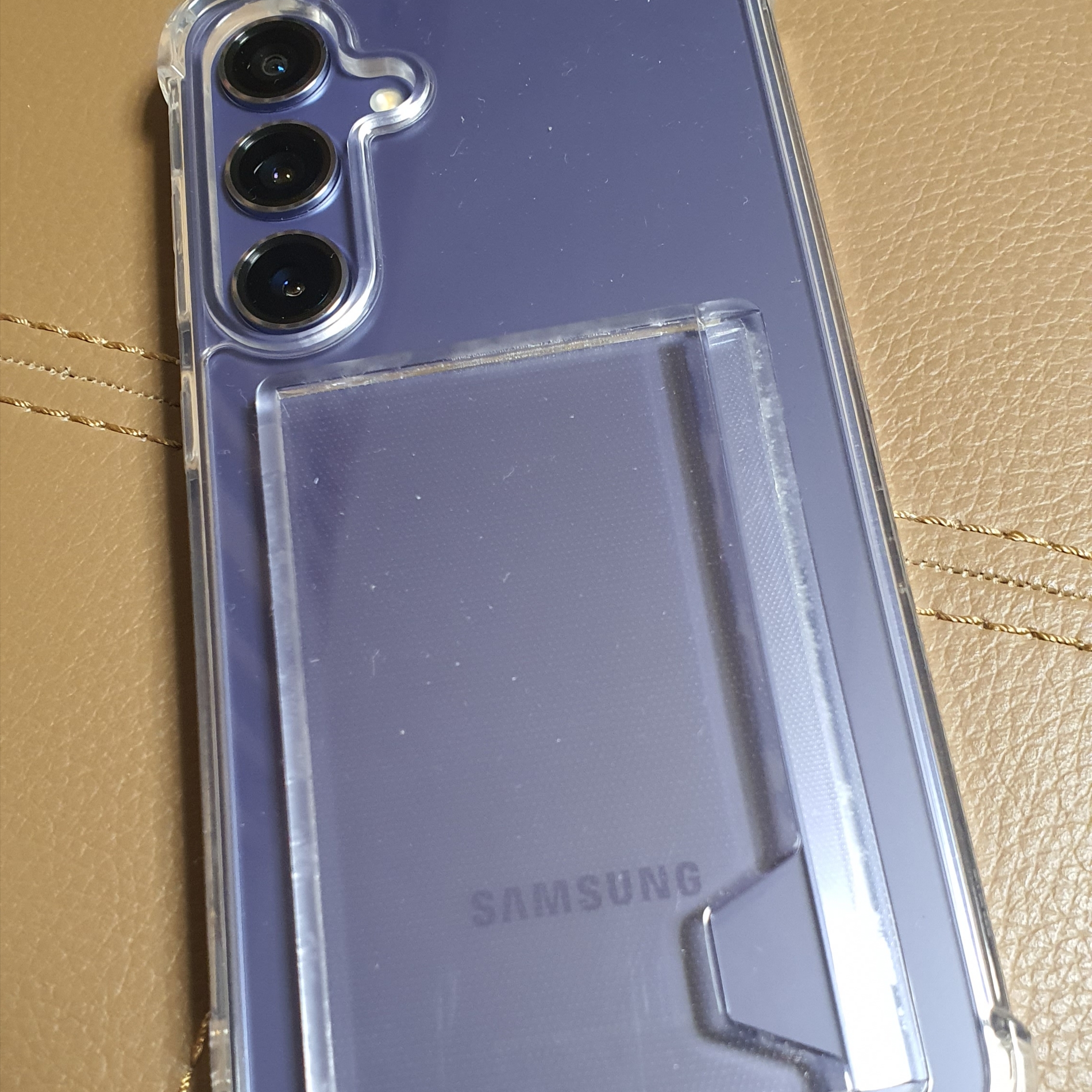 [S등급] Refurbished Galaxy S24+ 256GB Onyx Black 착용 스타일 - 2