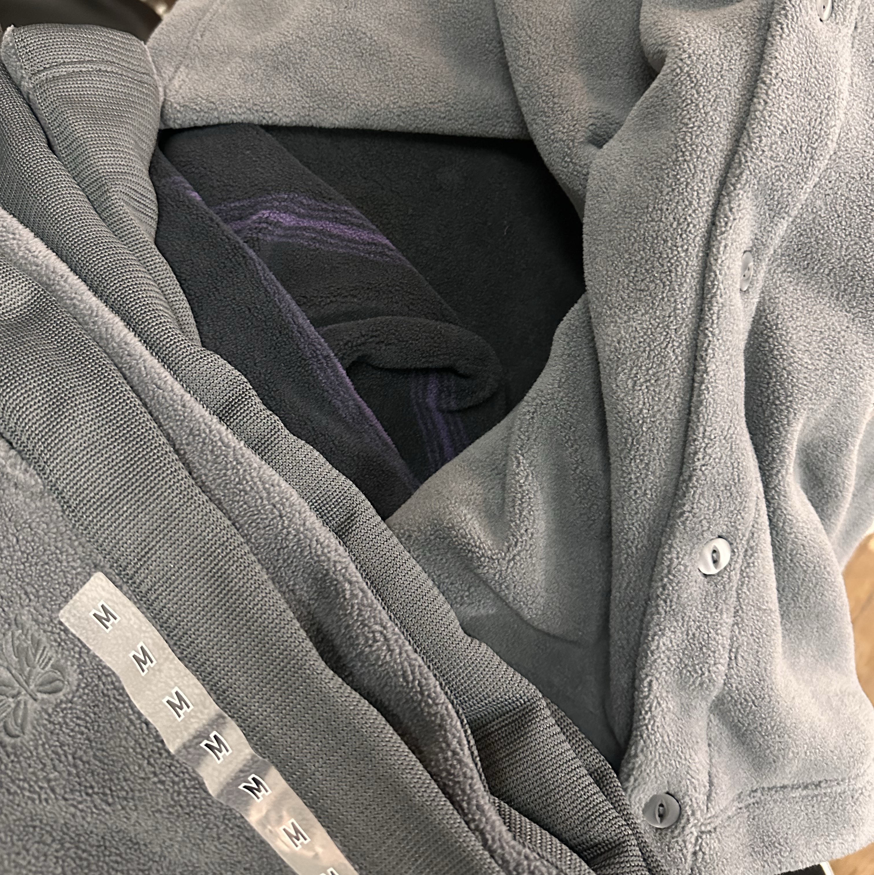 Uniqlo x Needles Fleece Oversized Cardigan Black - KR, Uniqlo x Needles Fleece Oversized Cardigan Dark Gray - KR 착용 스타일