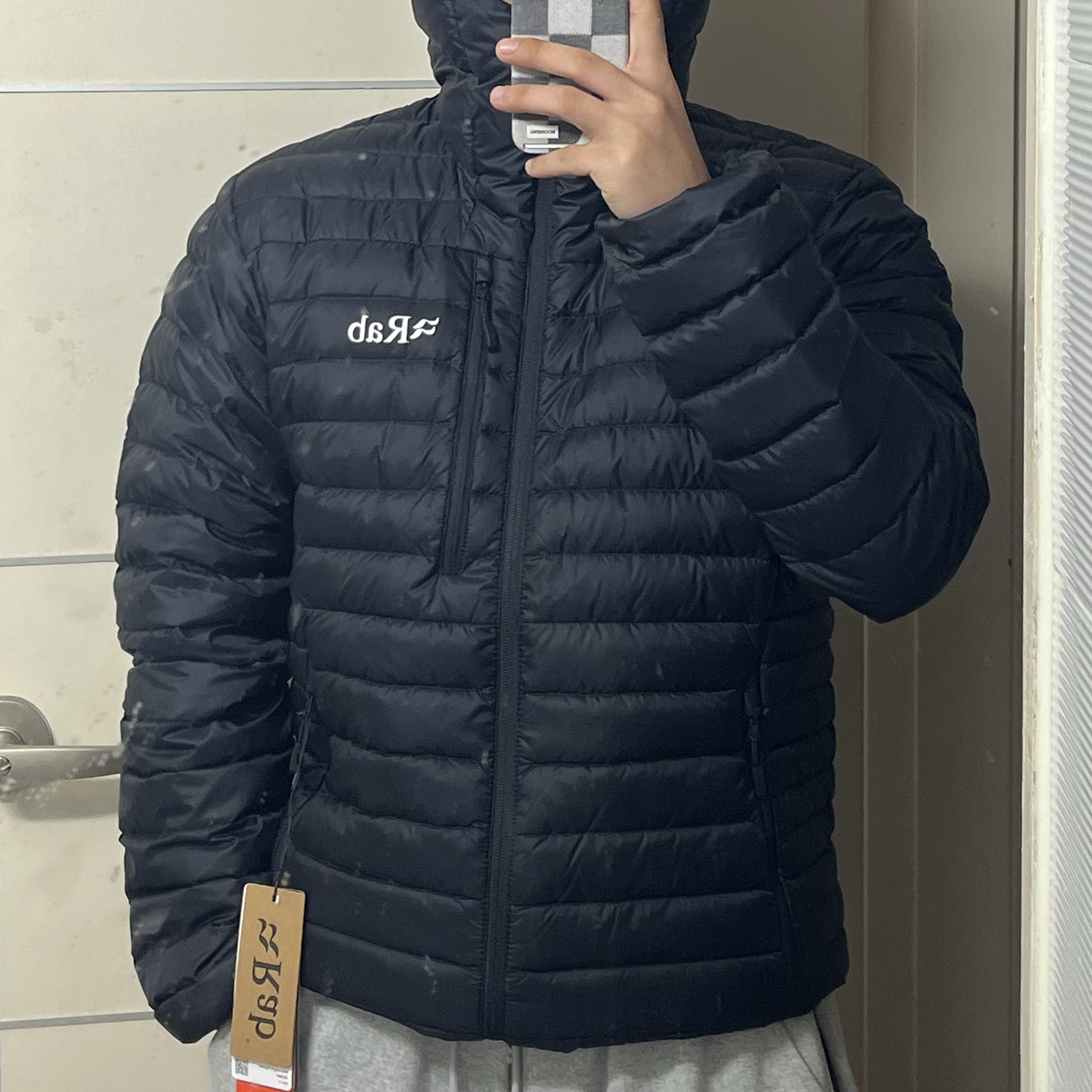 Rab Microlight Alpine Jacket Black 착용 스타일