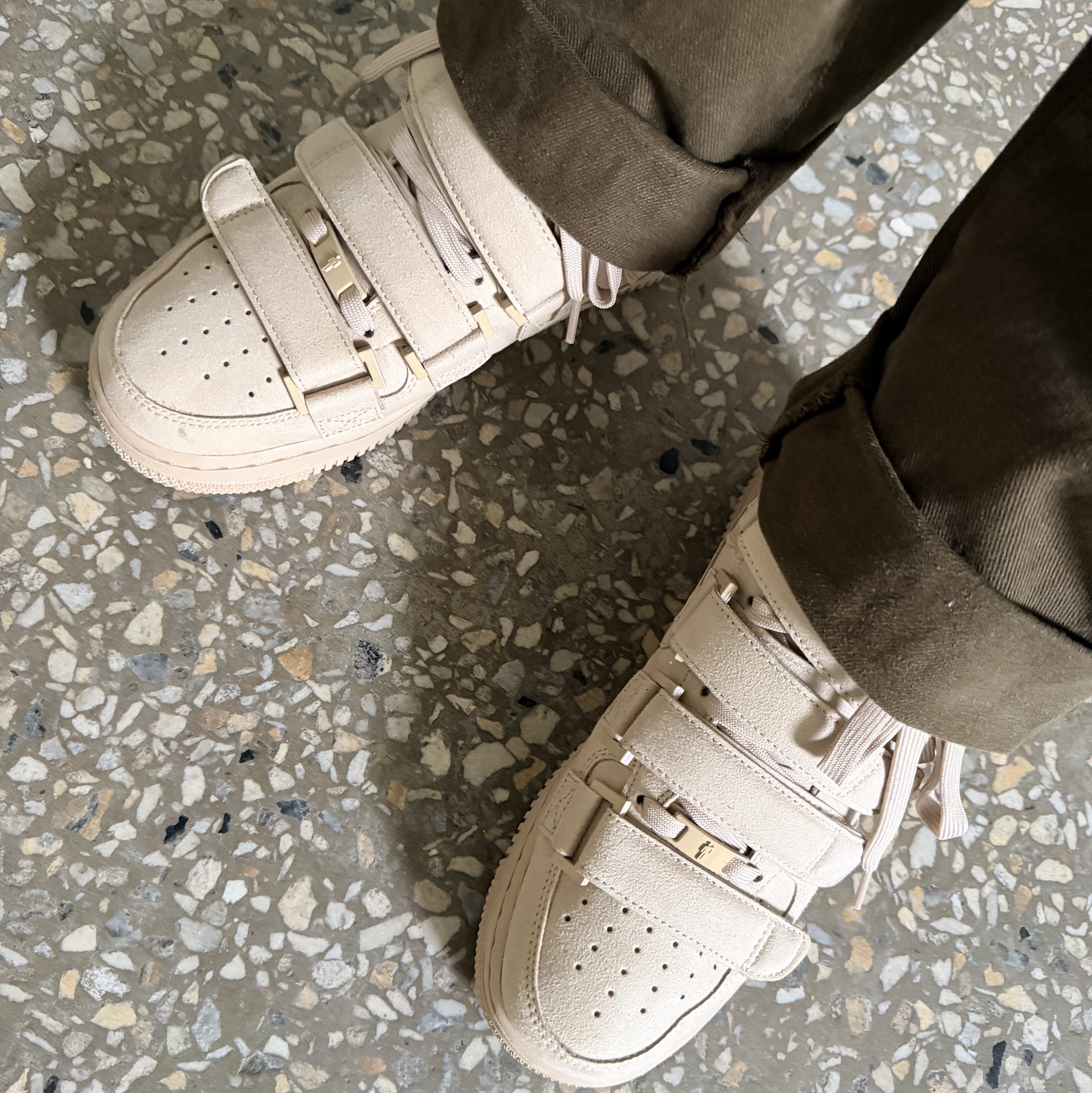 Nike x Billie Eilish Air Force 1 High '07 SP Mushroom 착용 스타일