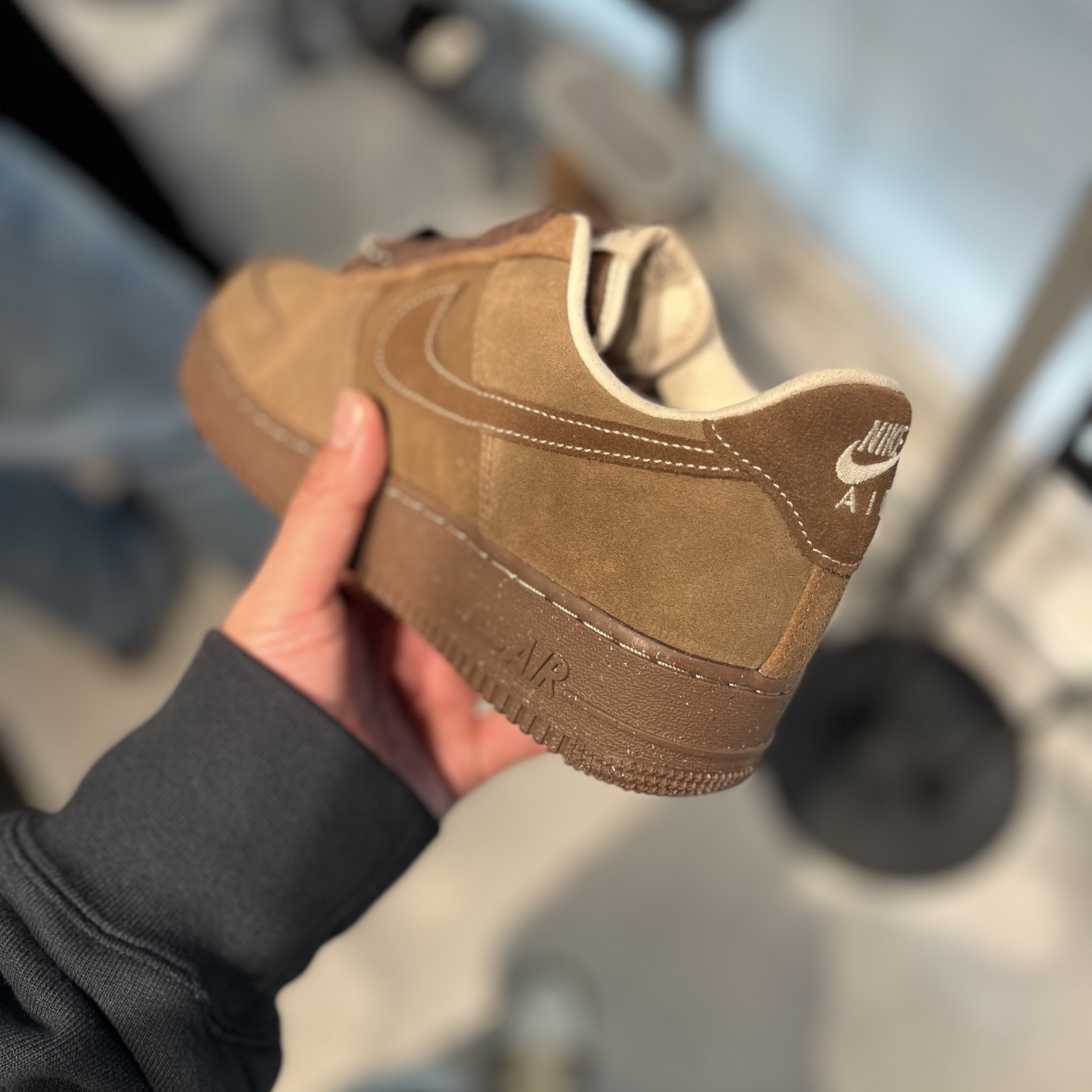 (W) Nike Air Force 1 '07 Cacao Wow, Jordan 1 x Travis Scott x Fragment Retro Low OG SP Military Blue 착용 스타일 - 2