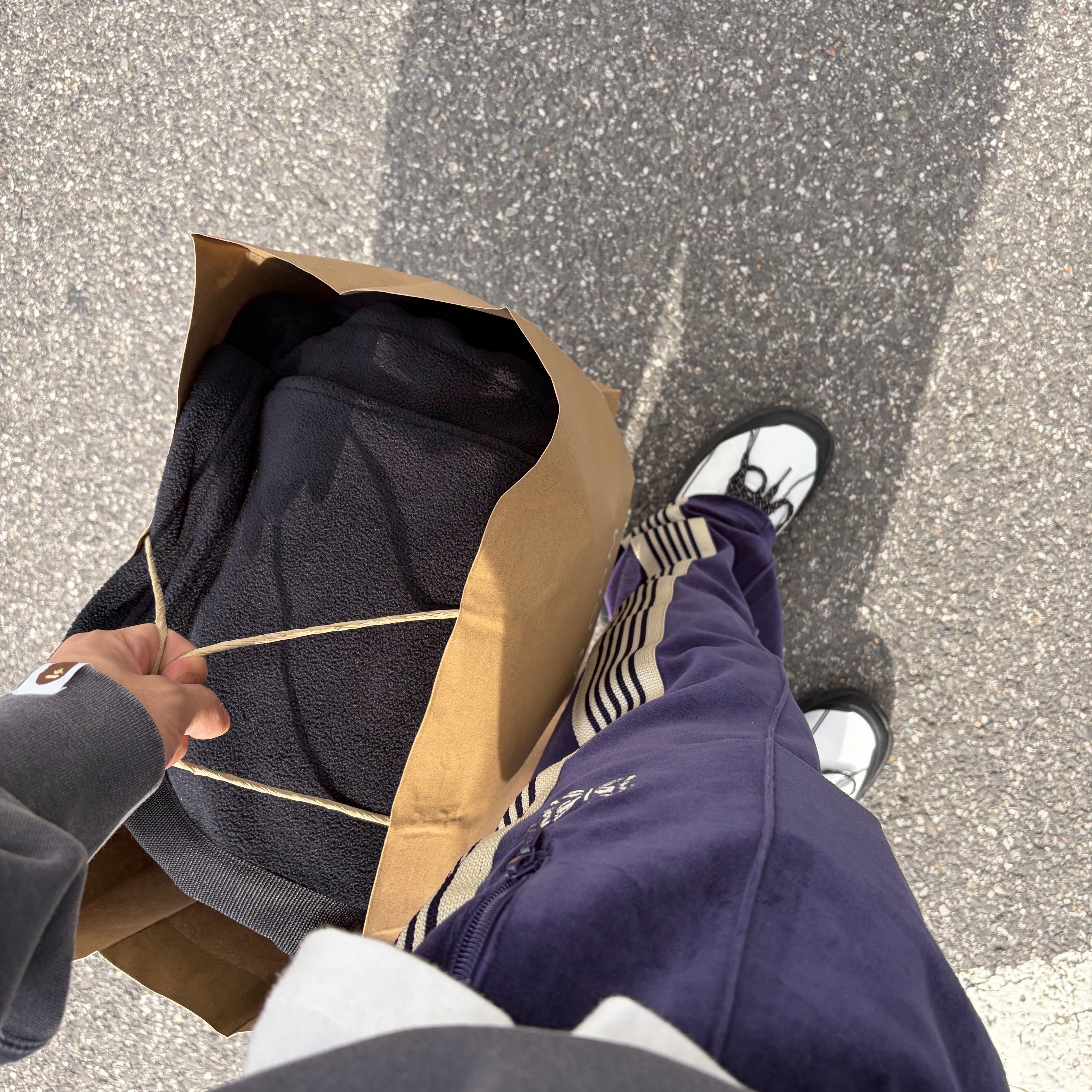 Uniqlo x Needles Fleece Wide Pants Black - KR, Uniqlo x Needles Fleece Oversized Cardigan Black - KR 착용 스타일 - 1