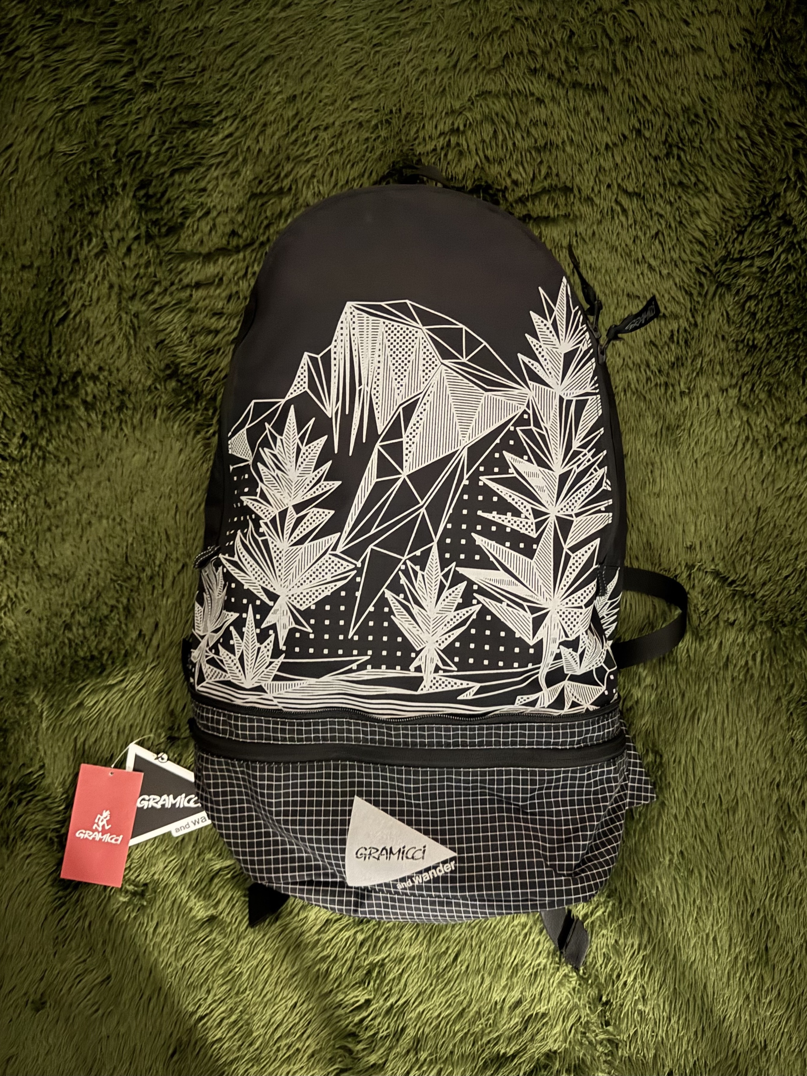 And Wander x Gramicci 2way Ripstop Bag Black 착용 스타일 - 1