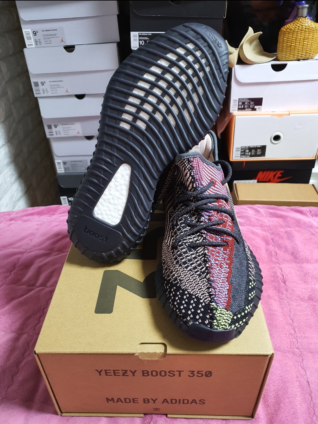 Adidas Yeezy Boost 350 V2 Yecheil - Non-Reflective 착용 스타일