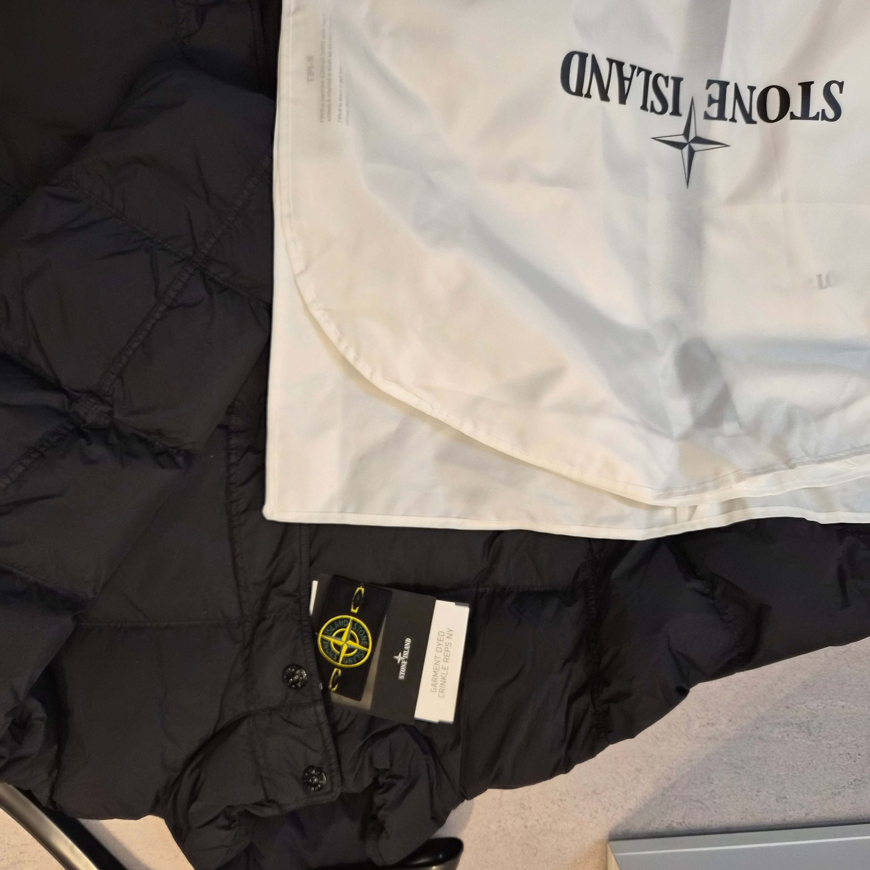 Stone Island 4100010 Crinkle Reps NY Recycled Nylon Down Jacket with Wind Resistant Black - 25FW 착용 스타일 - 1