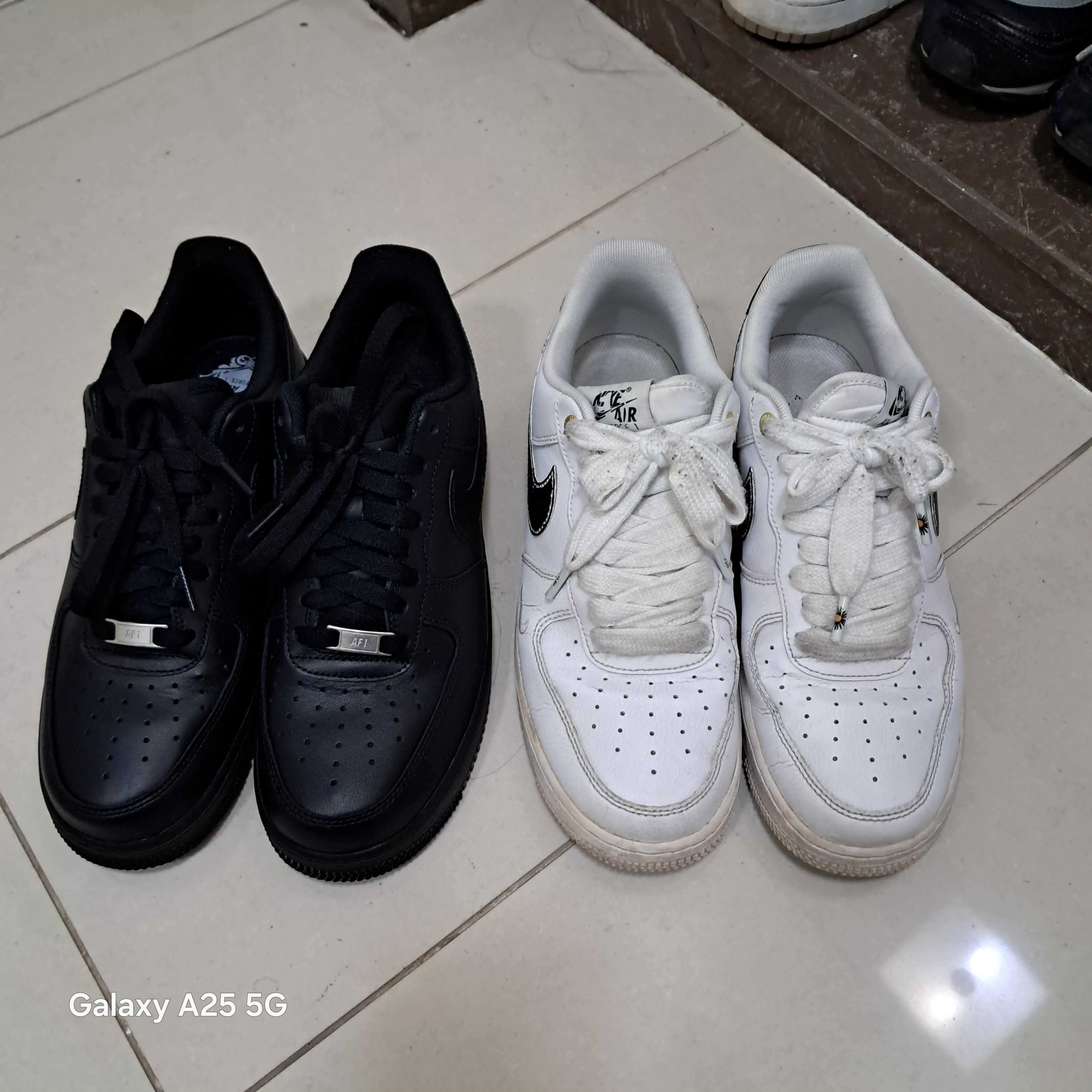Nike Air Force 1 '07 Low Triple Black 착용 스타일 - 4