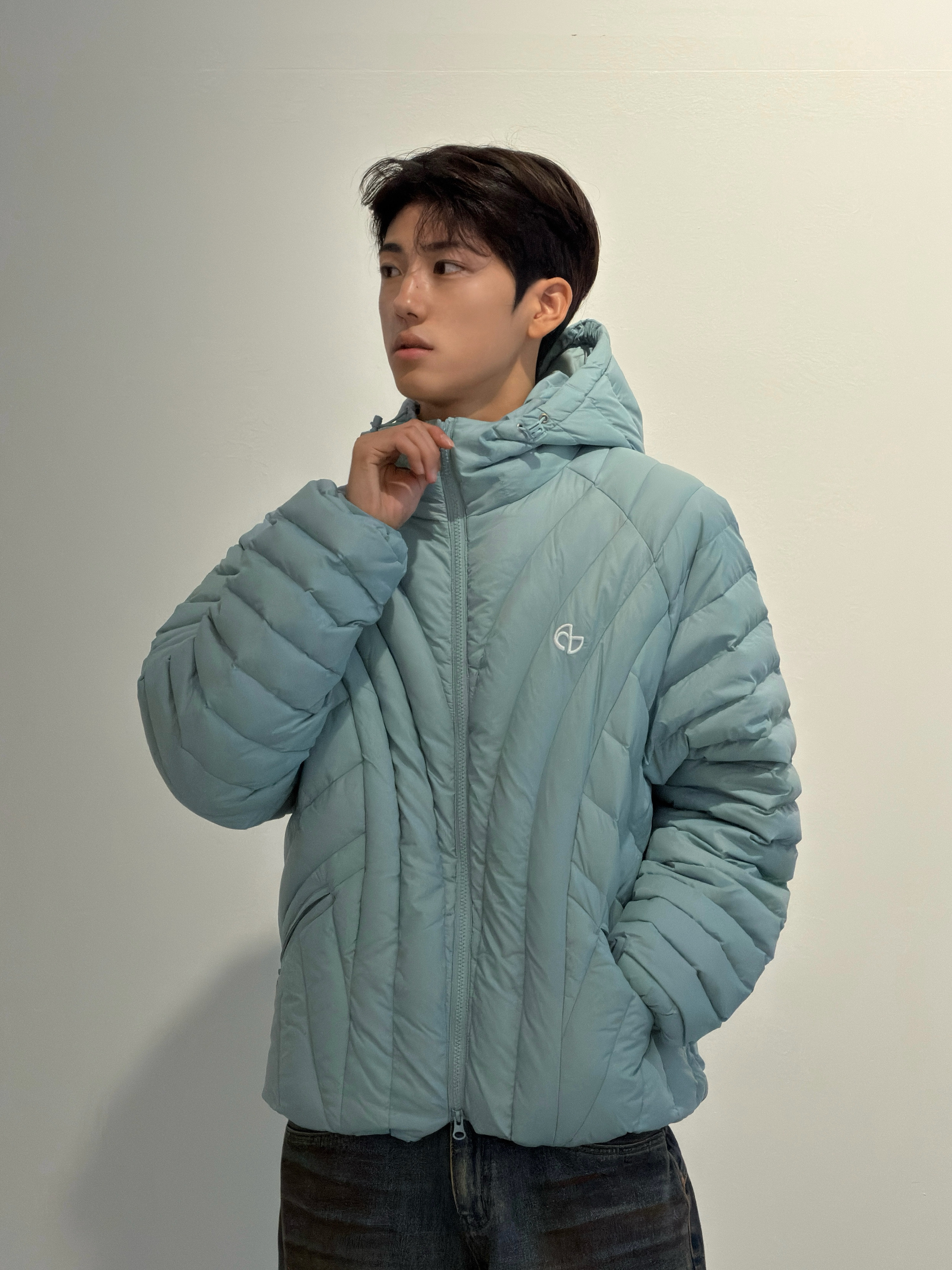 [KREAM 단독] NOMANUAL Nubes Light Duck Down Marina 착용 스타일 - 3