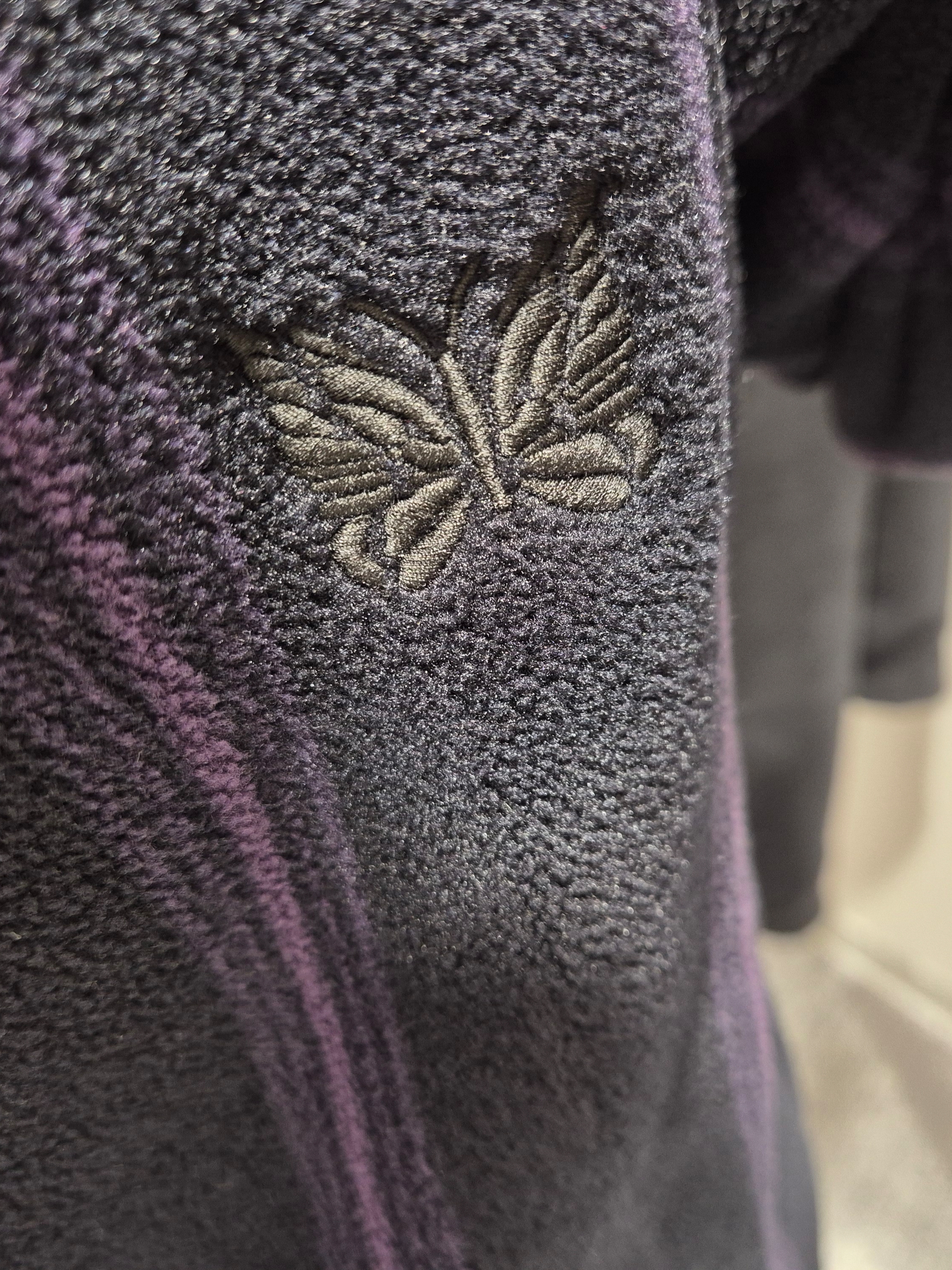 Uniqlo x Needles Fleece Oversized Cardigan Black - KR 착용 스타일 - 2