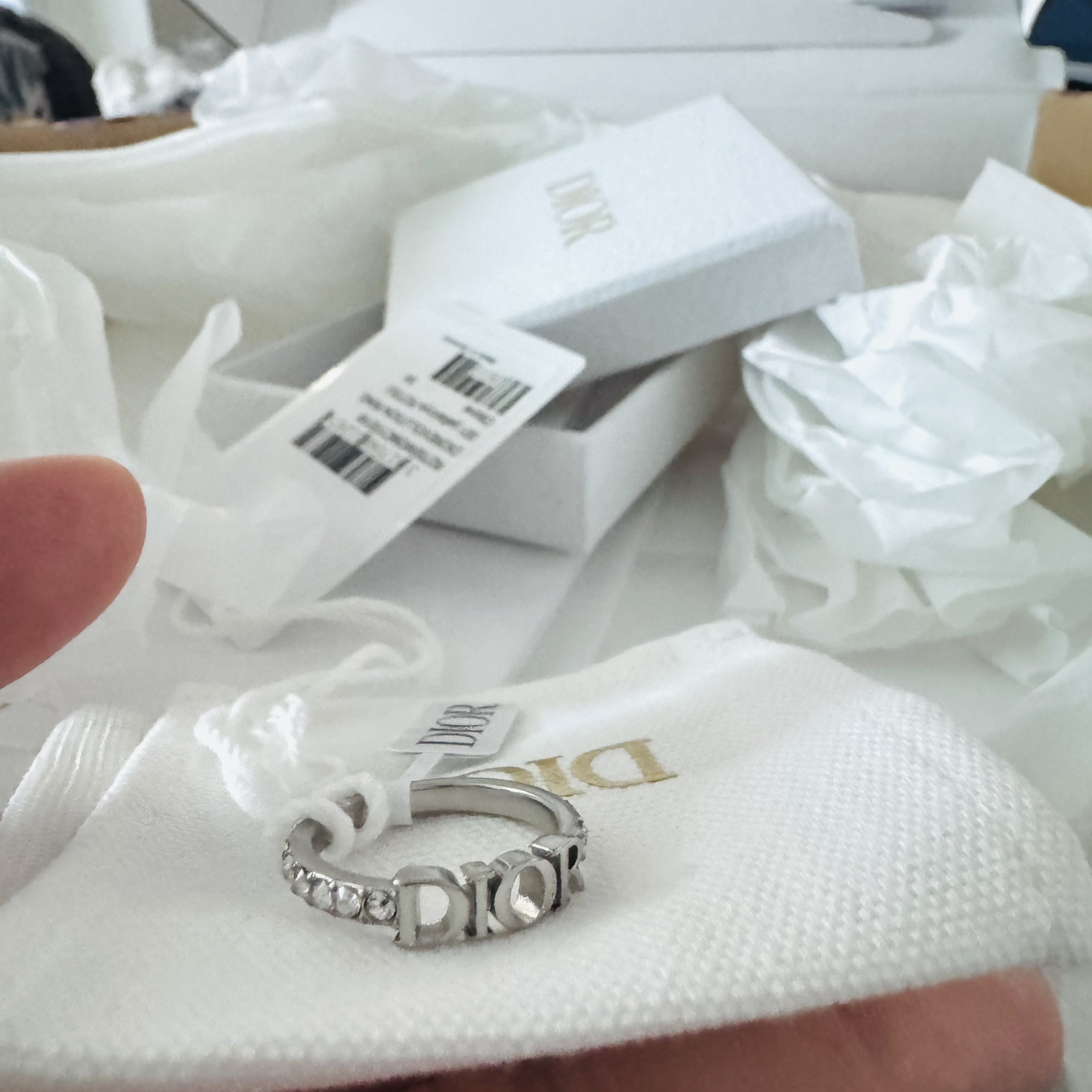 (W) Dior Diorevolution Ring Silver Finish Metal & White Crystals 착용 스타일 - 2