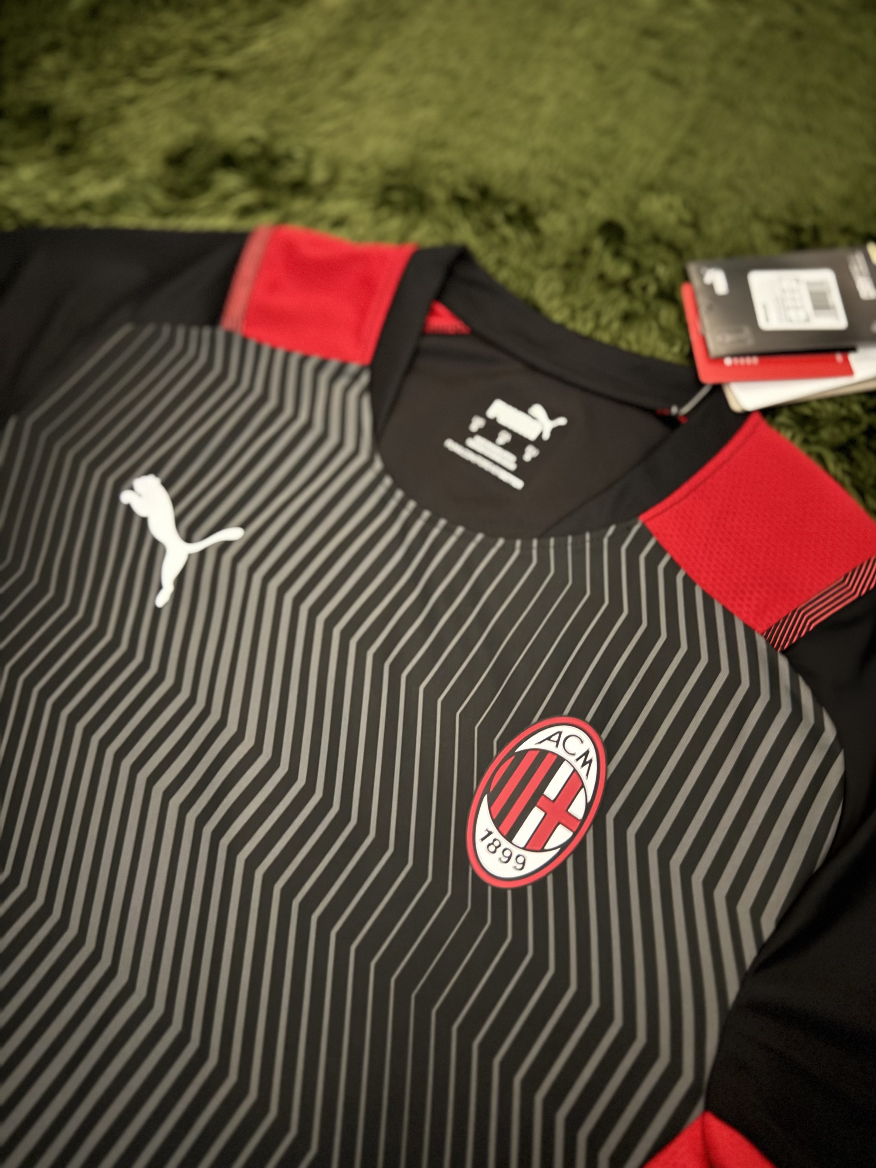 Puma x ACM Training Jersey Black Tango Red (Non Marking Ver.) 착용 스타일 - 2