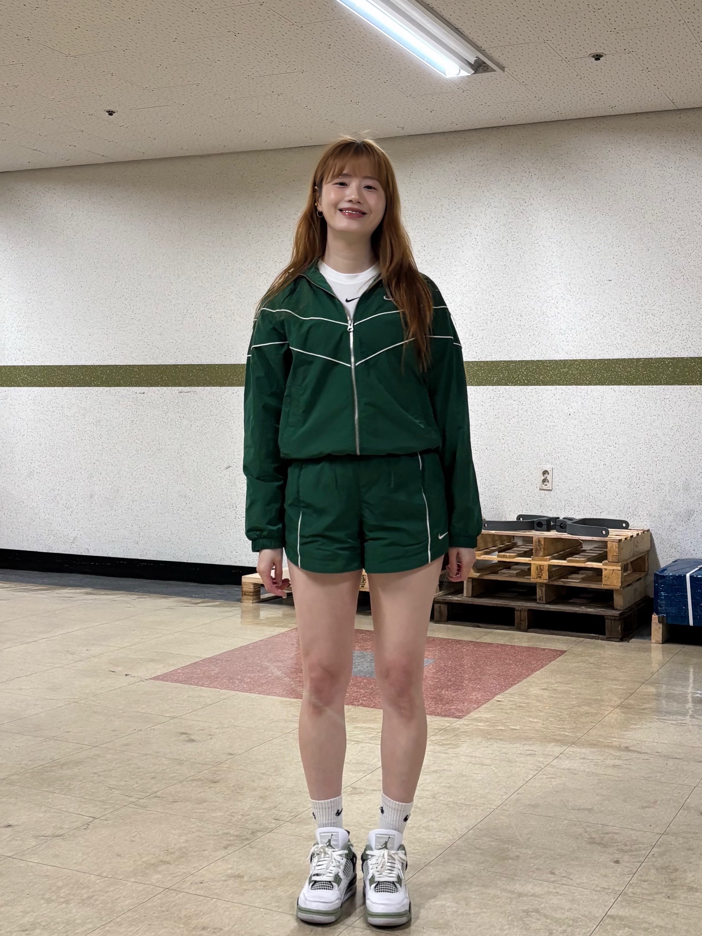 (W) Jordan 4 Retro Oil Green, (W) Nike NSW Windrunner Loose UV Woven Full Zip Jacket Gorge Green - Asia 착용 스타일 - 6