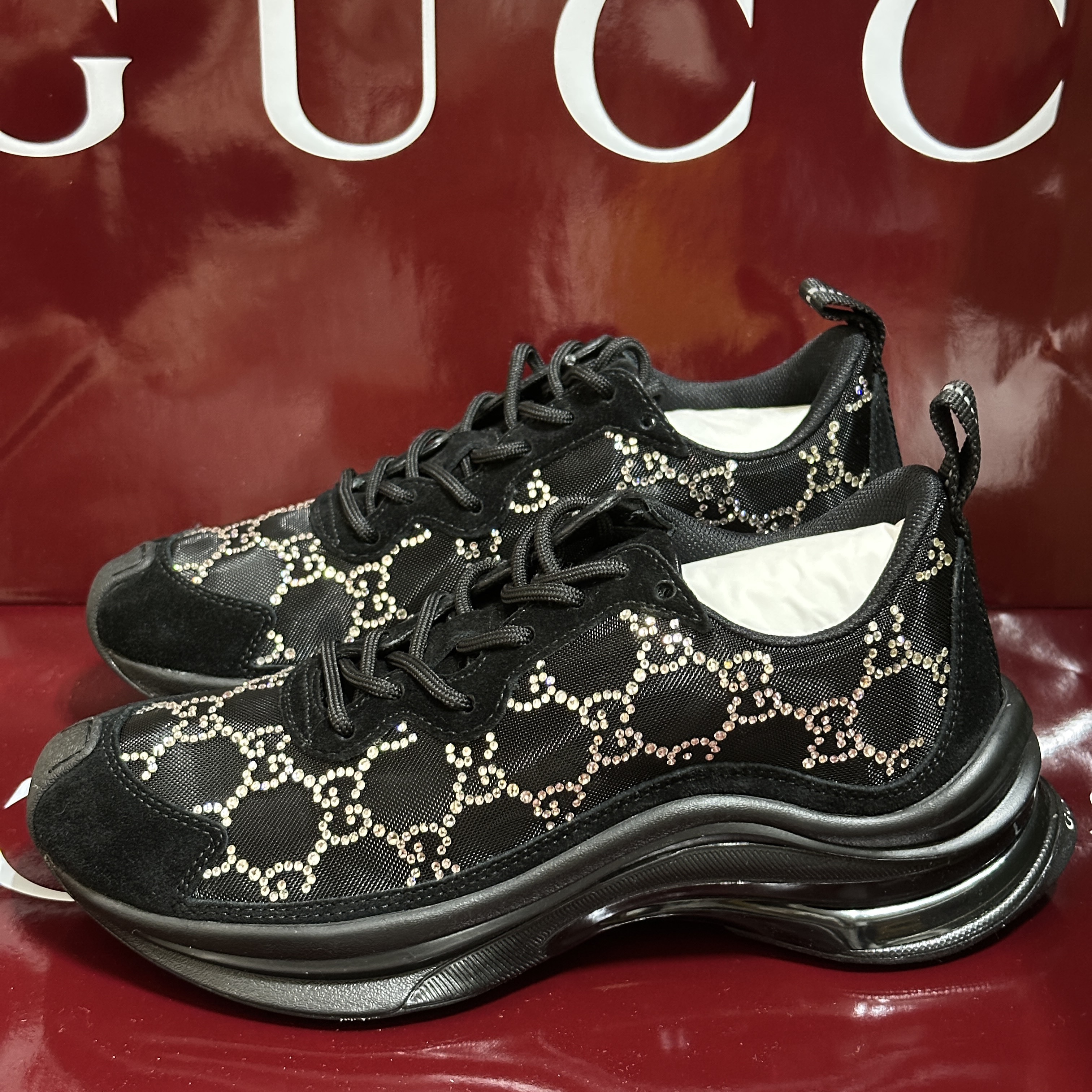 (W) Gucci Run GG Crystal Sneaker Black GG Mesh 착용 스타일