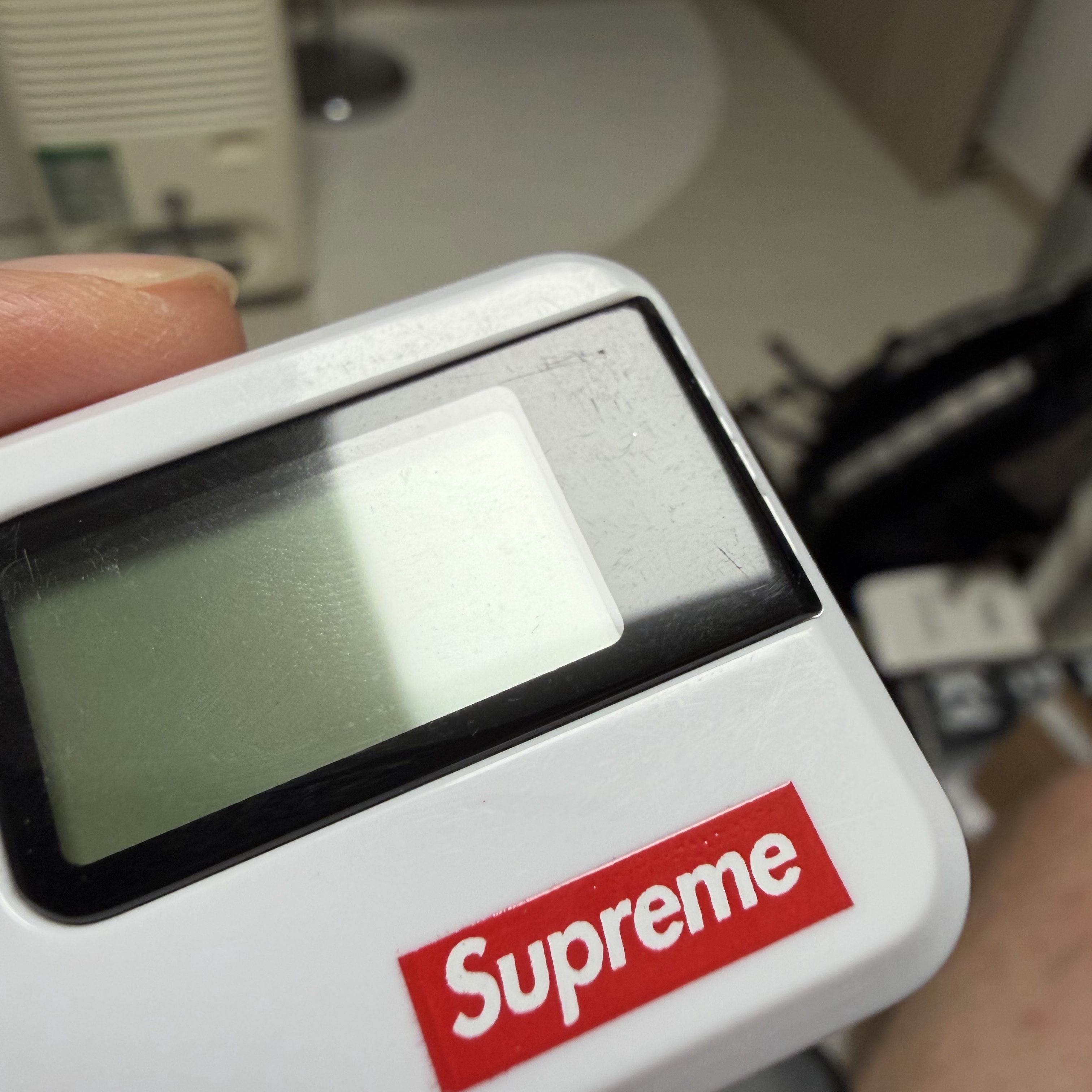 Supreme BACtrack Go Keychain White - 18SS 착용 스타일 - 1