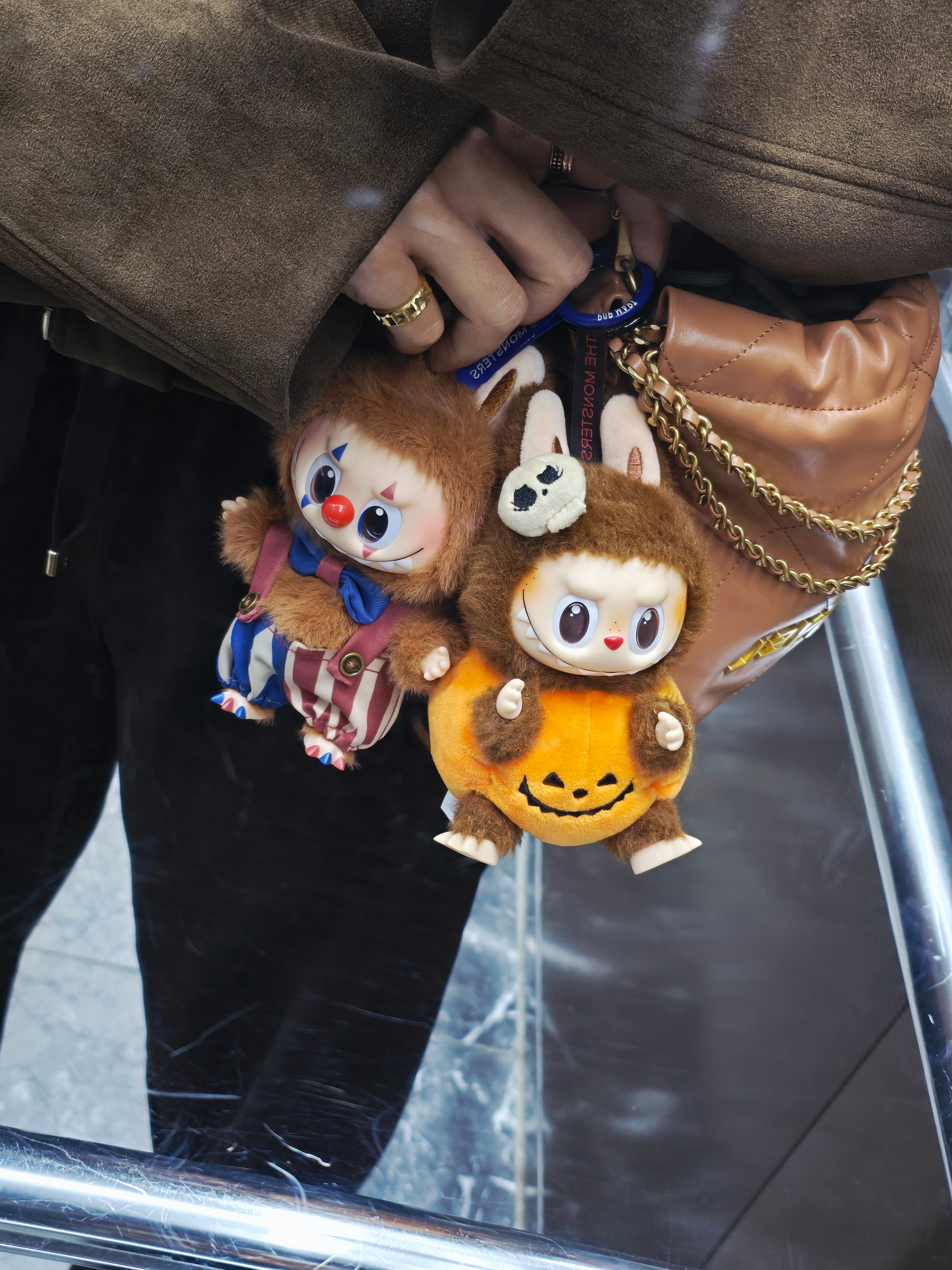 Pop Mart Why So Serious Series Vinyl Plush Pendant Juggling Clown (Opened Case), Pop Mart Why So Serious Series Vinyl Plush Pendant Sealed Case (8 Blind Boxes) 착용 스타일