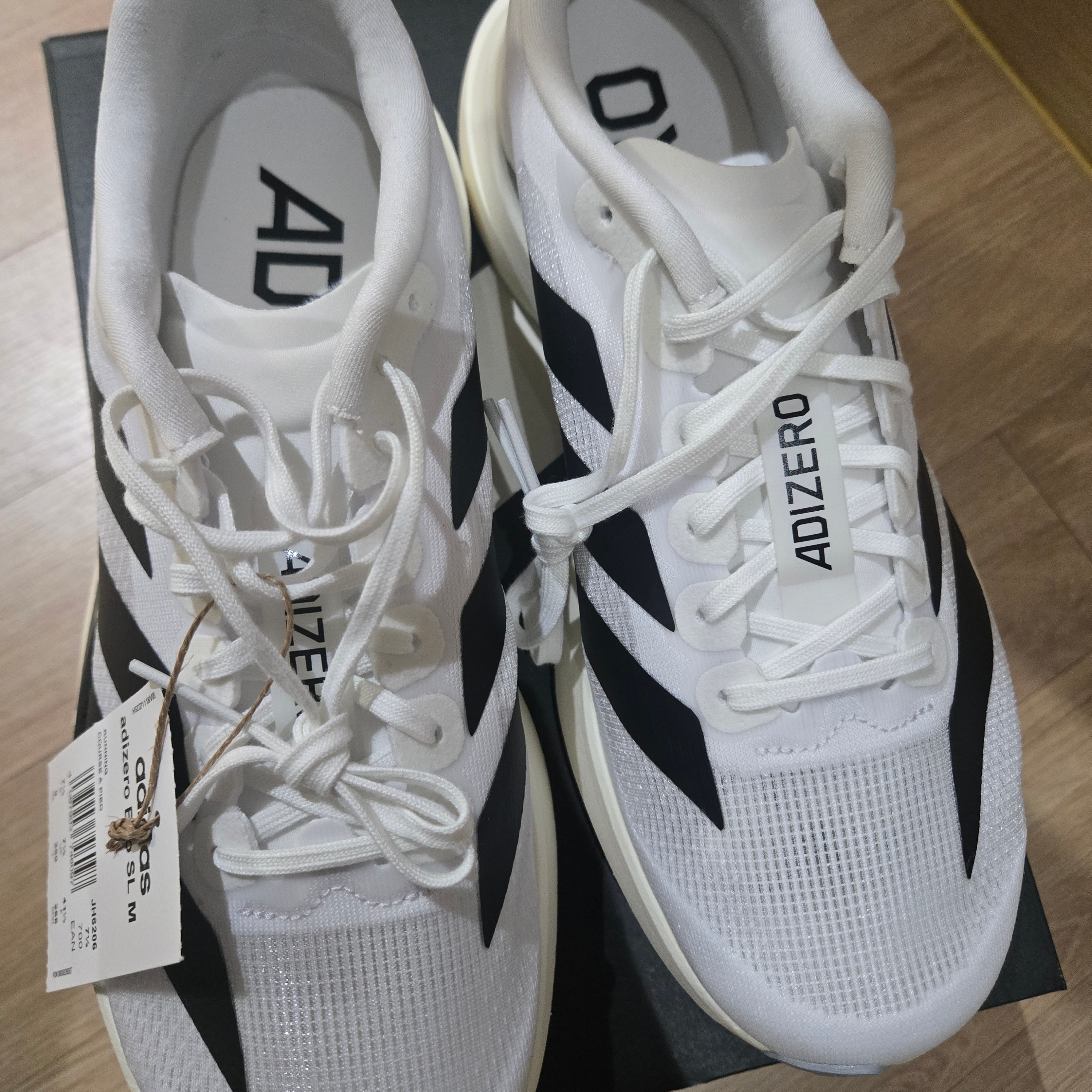 Adidas Adizero EVO SL Cloud White Core Black 착용 스타일