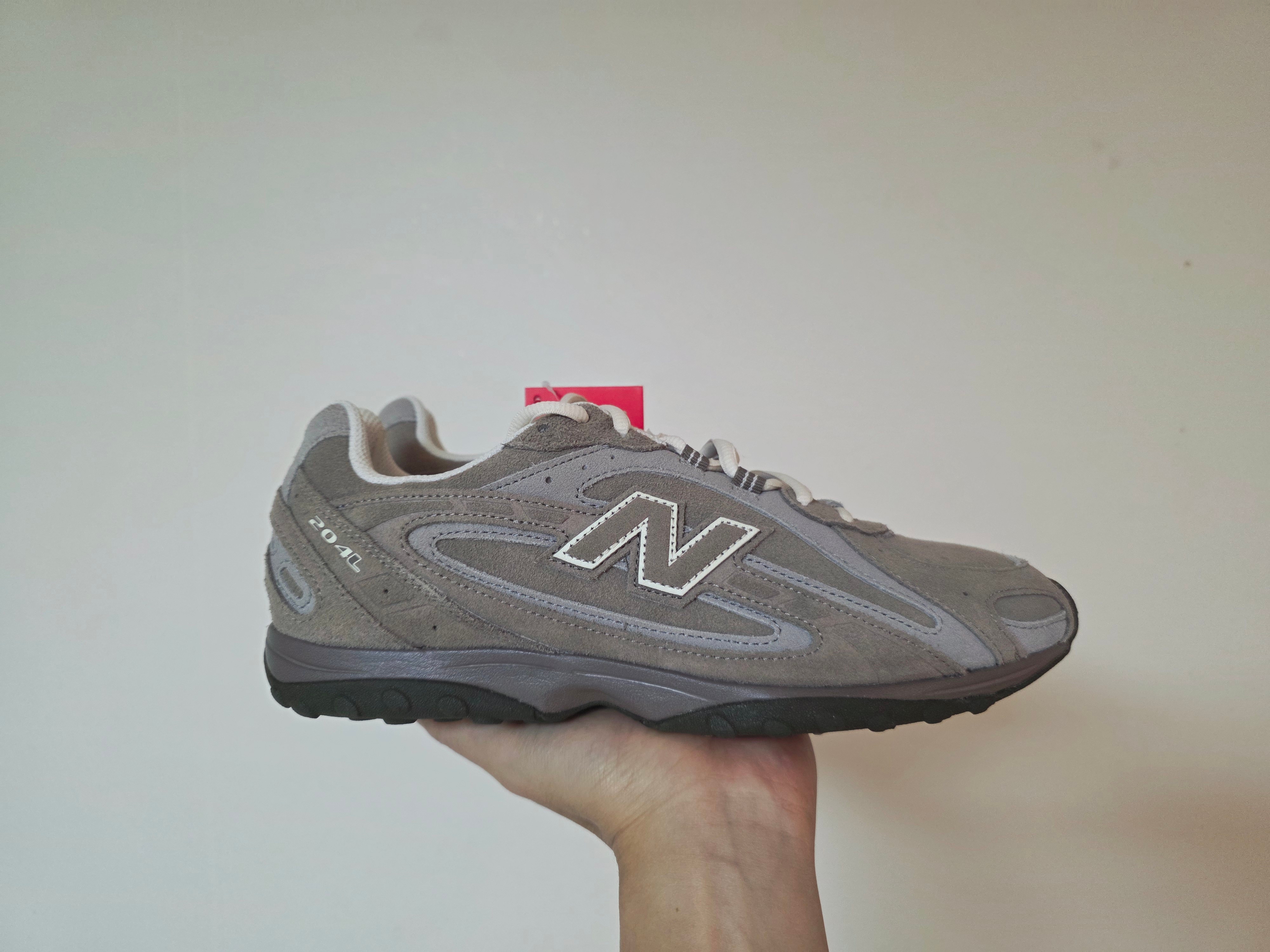 New Balance 204L Suede Mushroom Arid Stone 착용 스타일 - 2