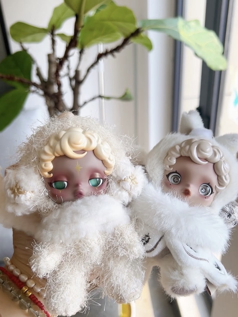 Pop Mart Skullpanda You Found Me ! Series Plush Doll Pendant Sandman (Opened Case), Pop Mart Skullpanda L’Impressionnisme Series Plush Doll Mist (Opened Case) 착용 스타일