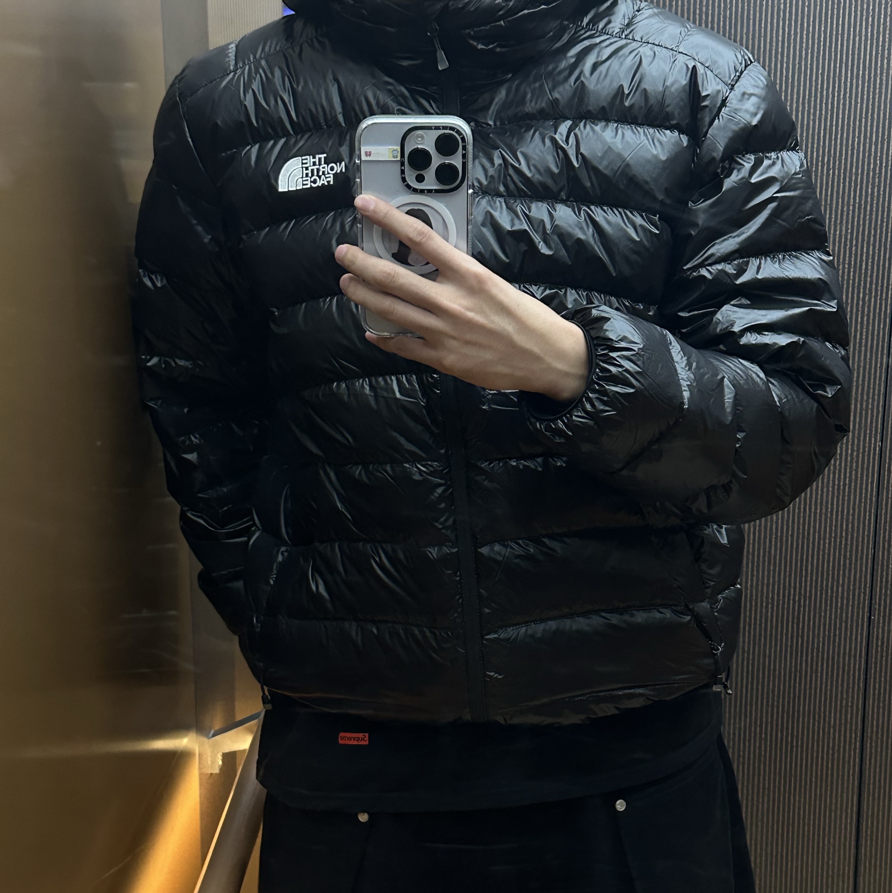 The North Face Matier EX RDS Down Hoodie Black, Supreme Hanes Tagless T-Shirts Black (3 Pack) 착용 스타일