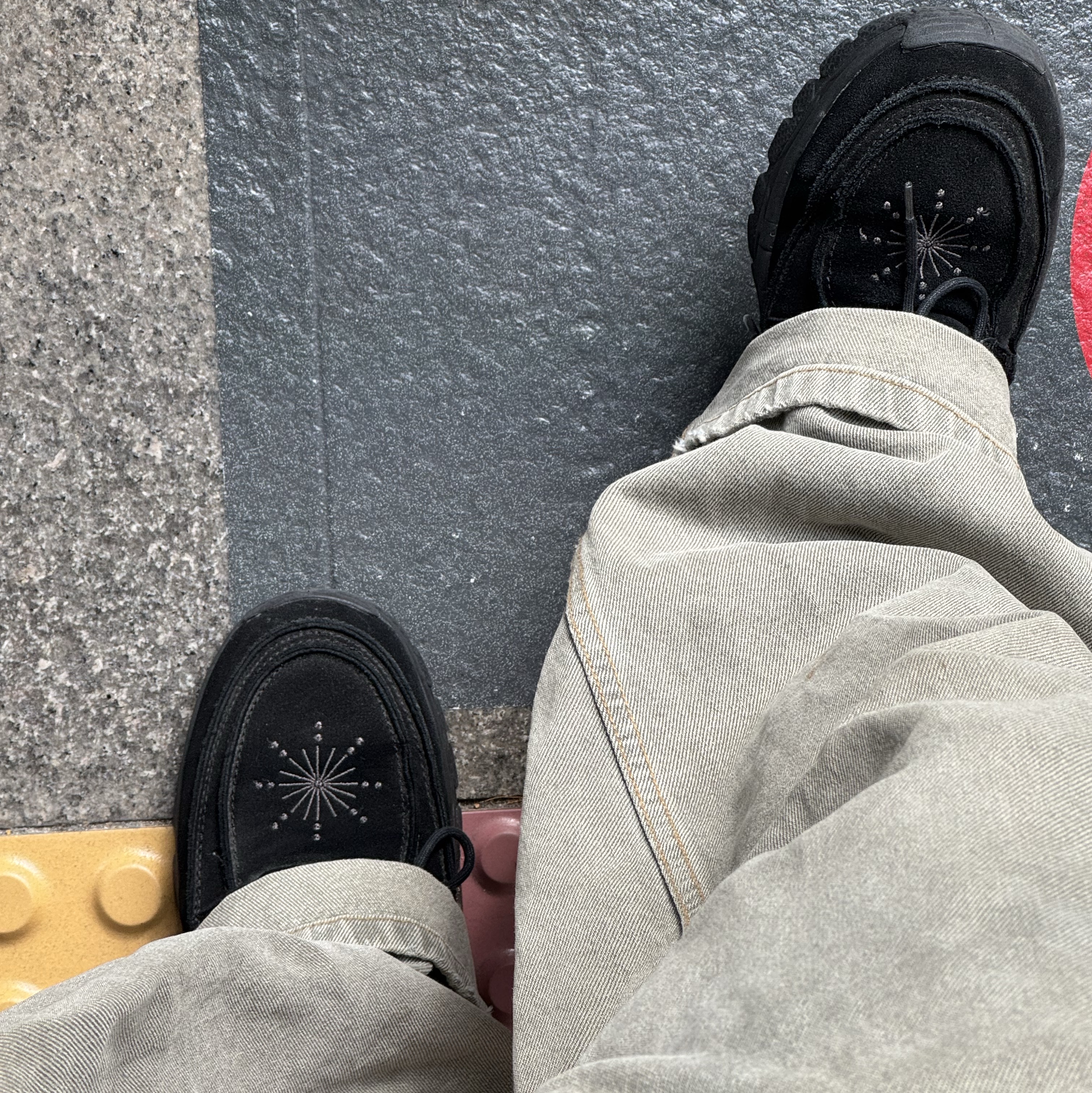 [KREAM 단독] Millo Archive X Negative Three Crescendo Desert Boots Black 착용 스타일