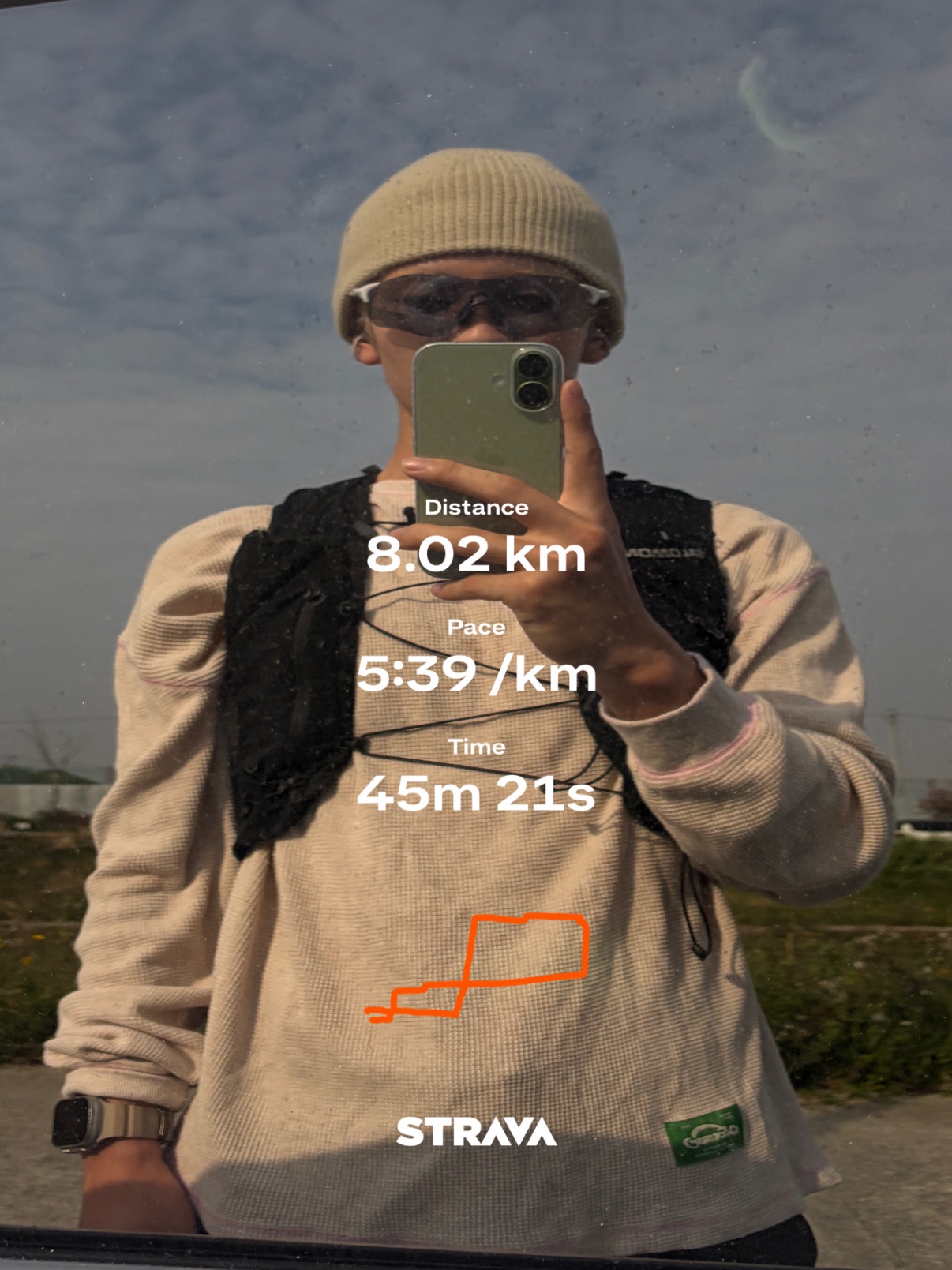 Salomon Active Skin 8 Set Black Metal, Oakley EVZero Path Pearl White Frame Slate Iridium Lenses Low Bridge Fit 착용 스타일