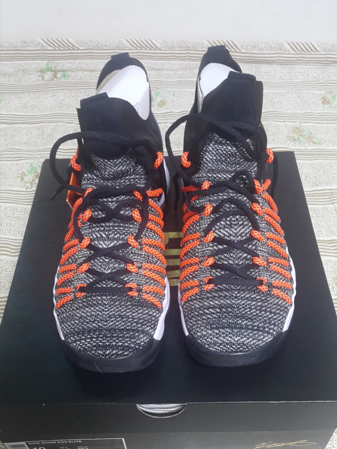 Nike KD 9 Elite Dark Grey Hyper Orange 착용 스타일