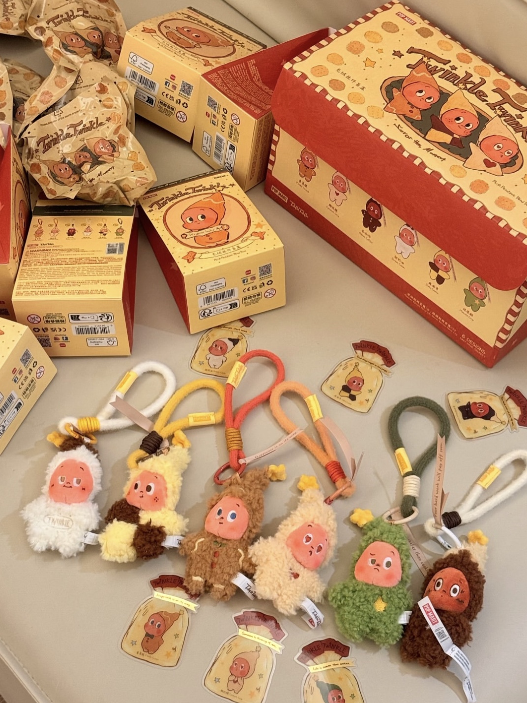 Pop Mart Twinkle Twinkle Savor the Moment Series-Fresh-Baked Mini Cookies Plush Pendant Vanilla Crunch (Opened Case), Pop Mart Twinkle Twinkle Savor the Moment Series-Fresh-Baked Mini Cookies Plush Pendant Matcha Crisp (Opened Case) 착용 스타일