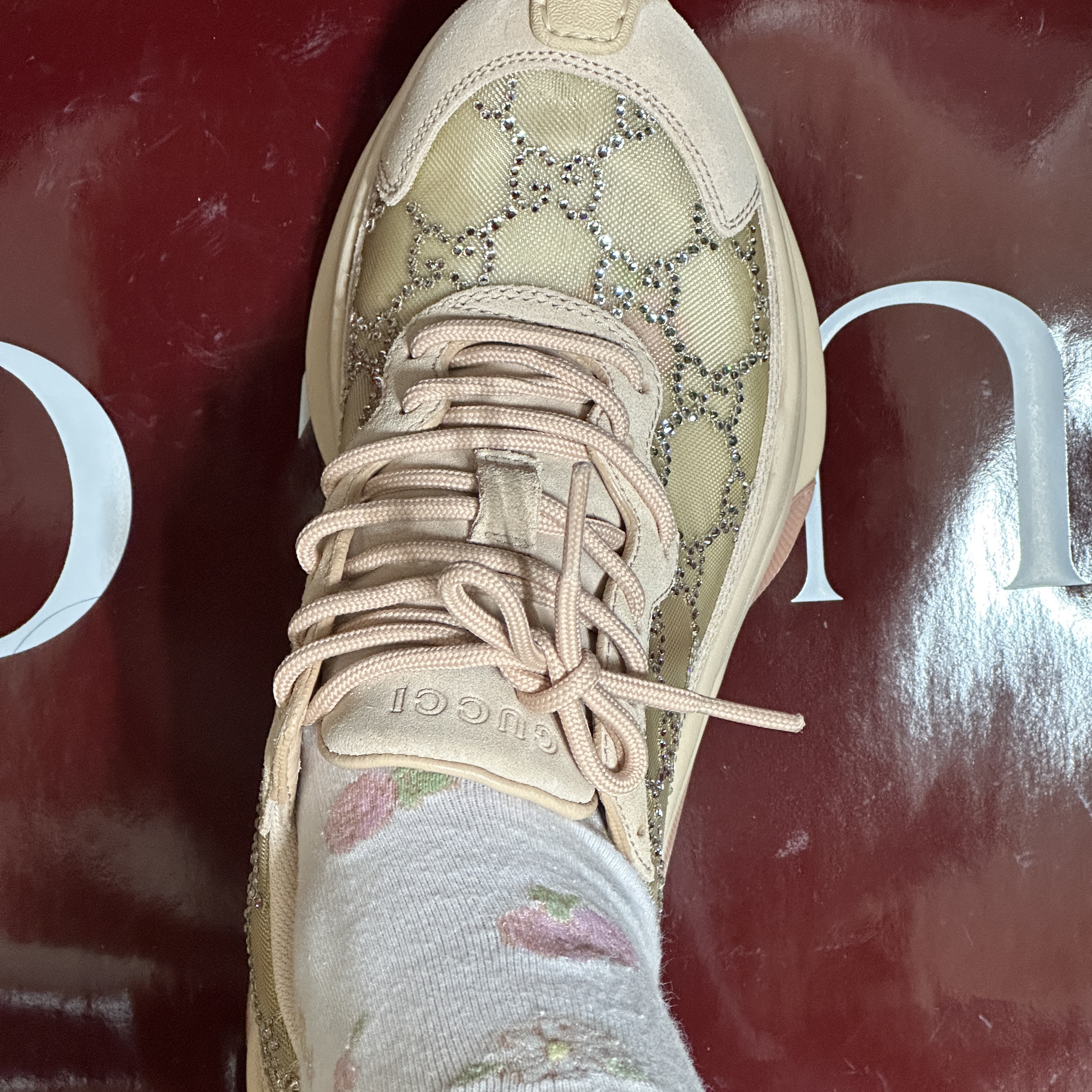 (W) Gucci Run Sneaker Pink GG Mesh 착용 스타일 - 1