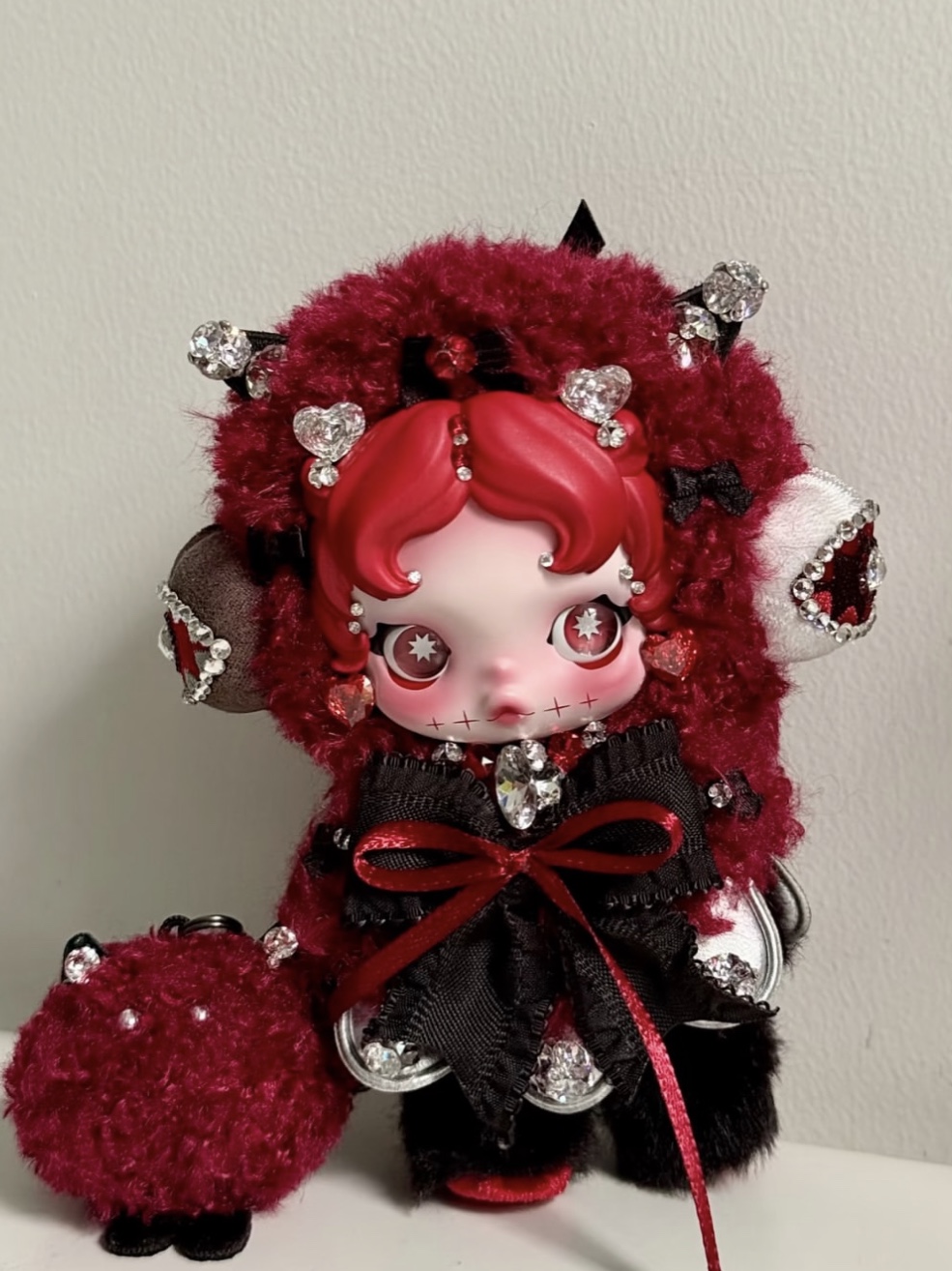 Pop Mart Skullpanda You Found Me ! Series Plush Doll Pendant Chomp (Opened Case) 착용 스타일