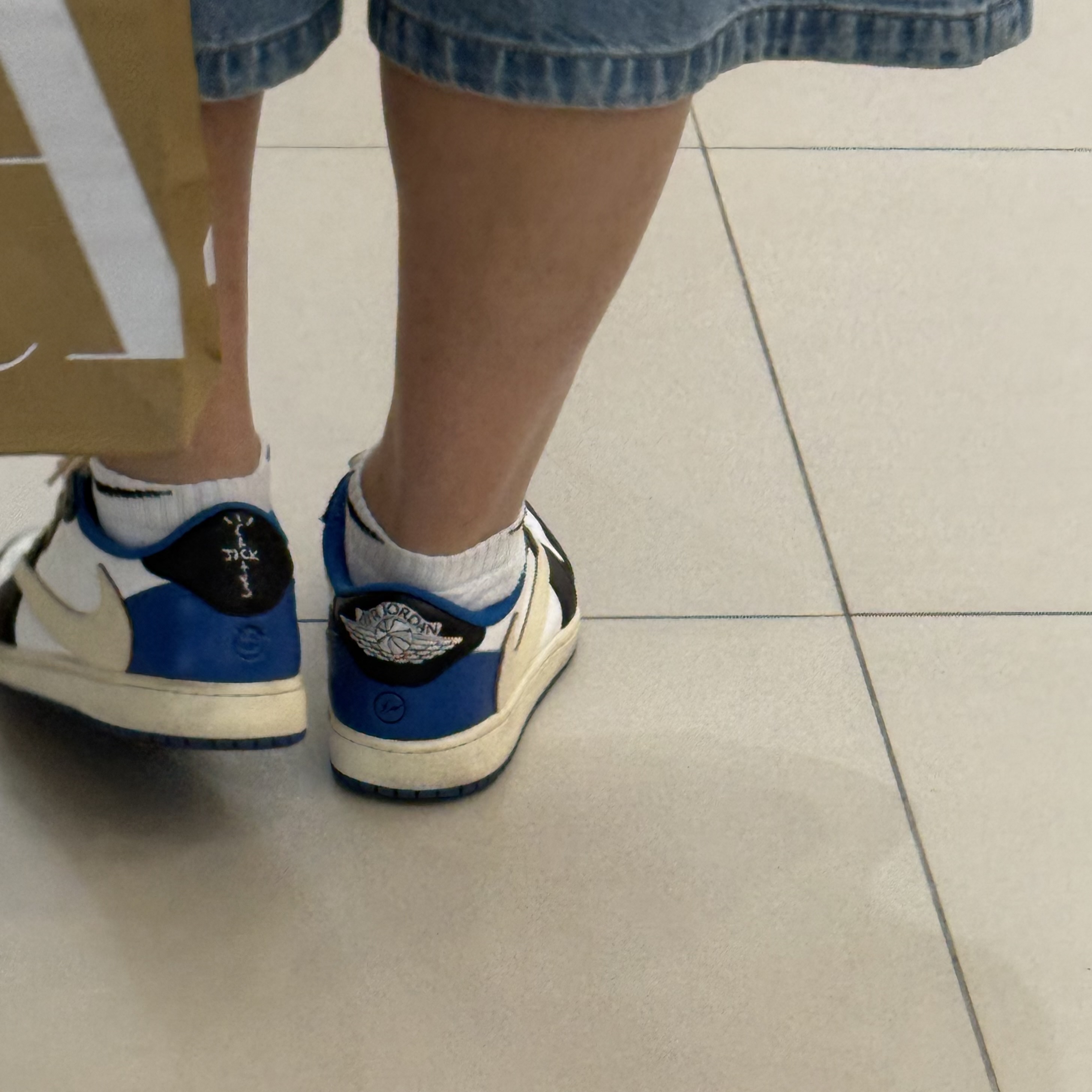 Jordan 1 x Travis Scott x Fragment Retro Low OG SP Military Blue, Jordan x Travis Scott x Fragment Hoodie Black (DJ0615-010) 착용 스타일 - 2