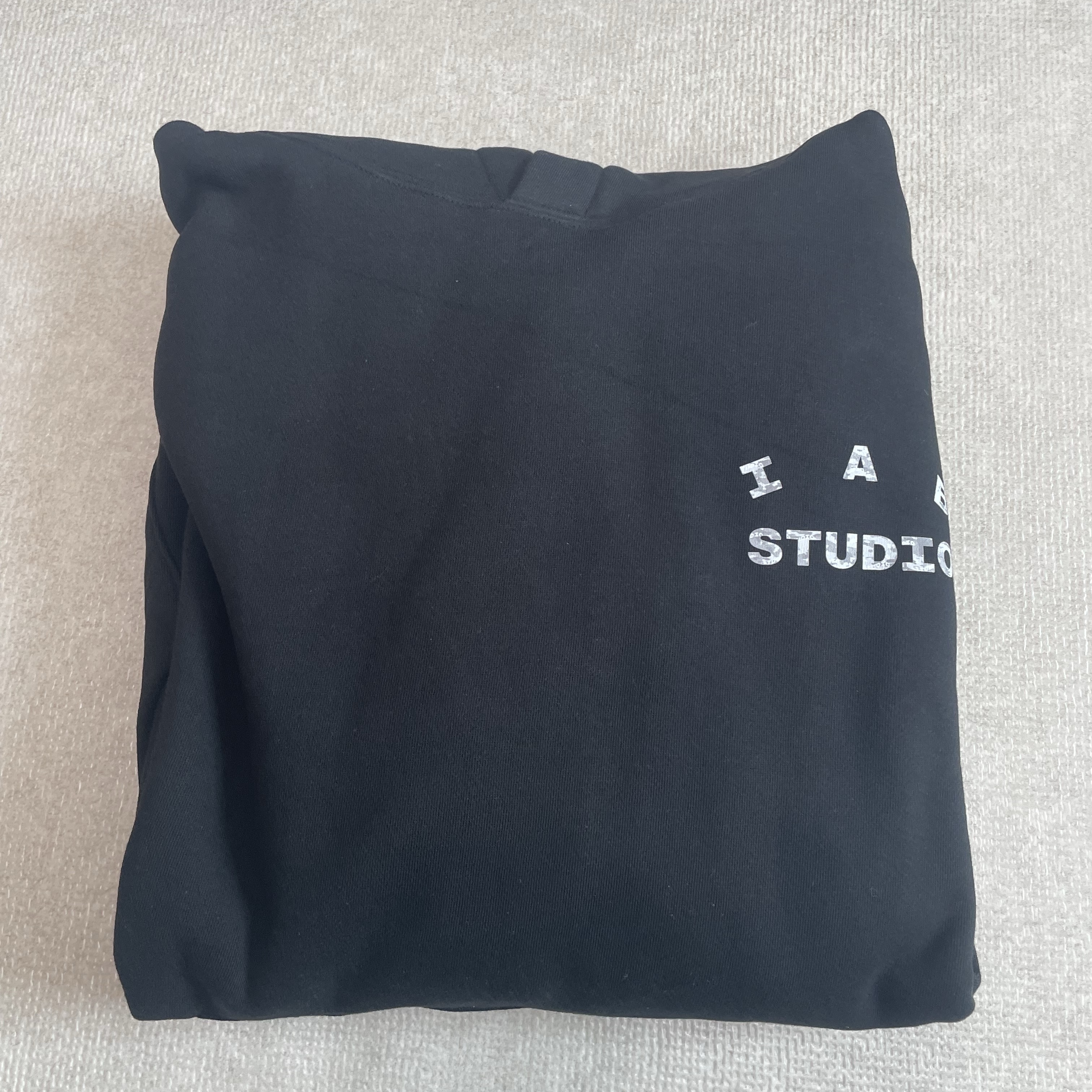 IAB Studio IAB Camo Logo Hoodie Black 착용 스타일 - 2