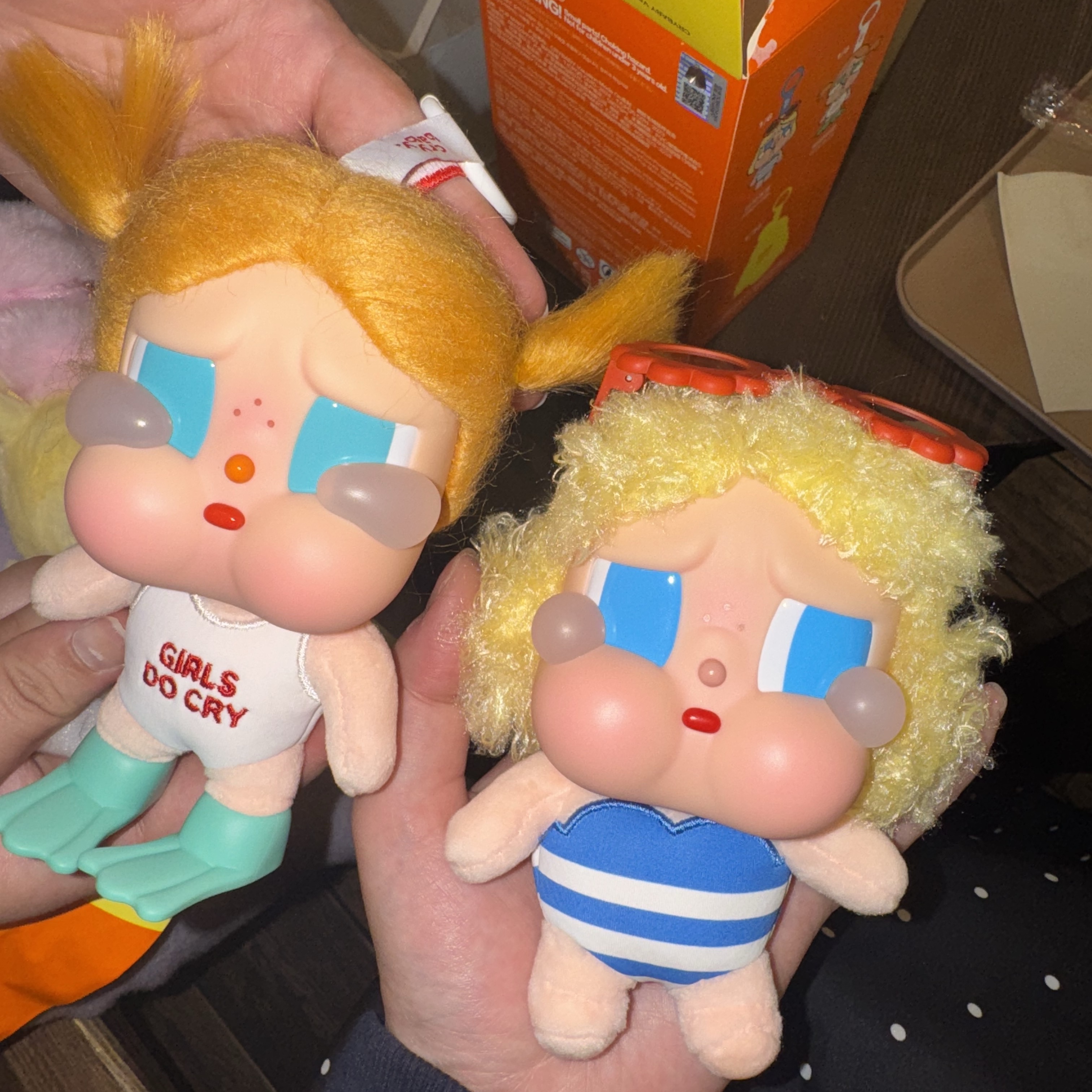 Pop Mart Crybaby Vacation Mode On Series Vinyl Plush Pendant Sealed Case (1 Blind Box) 착용 스타일 - 1