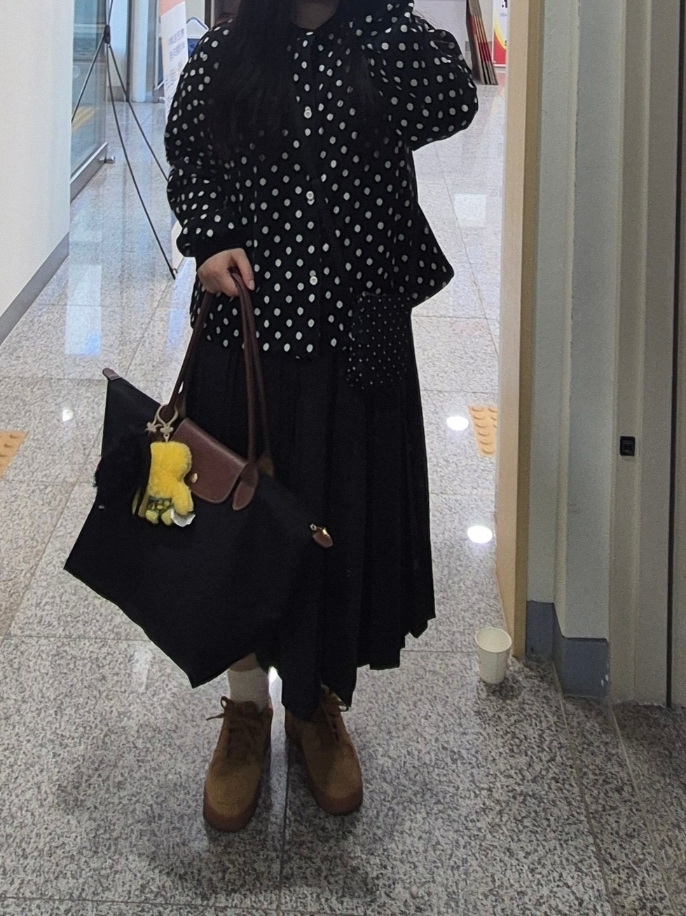 Fuggler Squidge Keyring Yellow, Fuggler Long Long Ear Keyring Black 착용 스타일