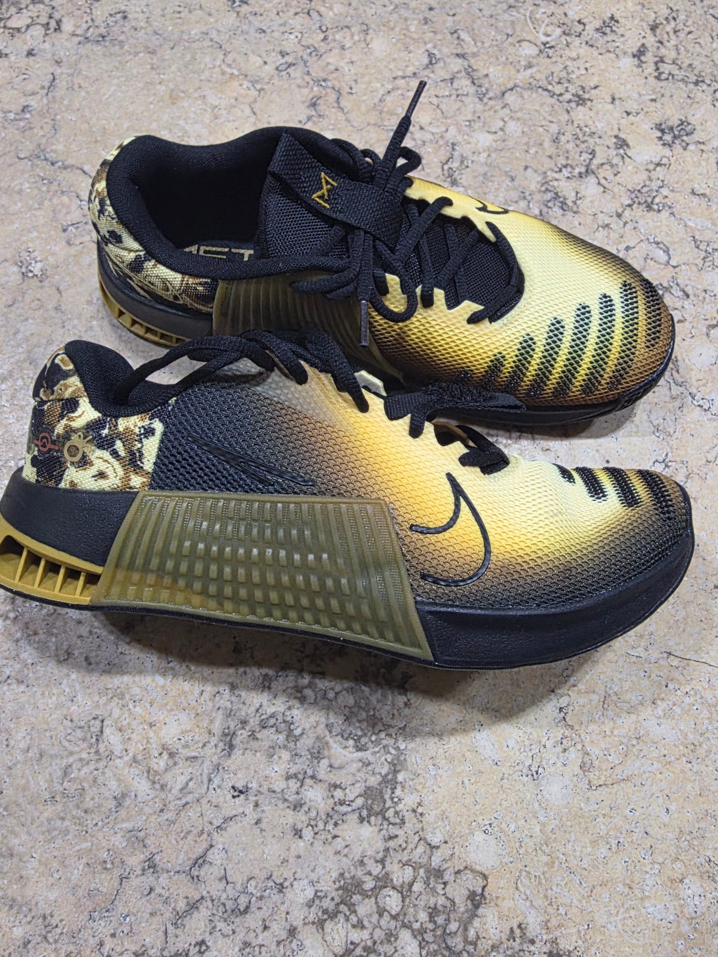 Nike Metcon 9 AMP Black Bronzine 착용 스타일