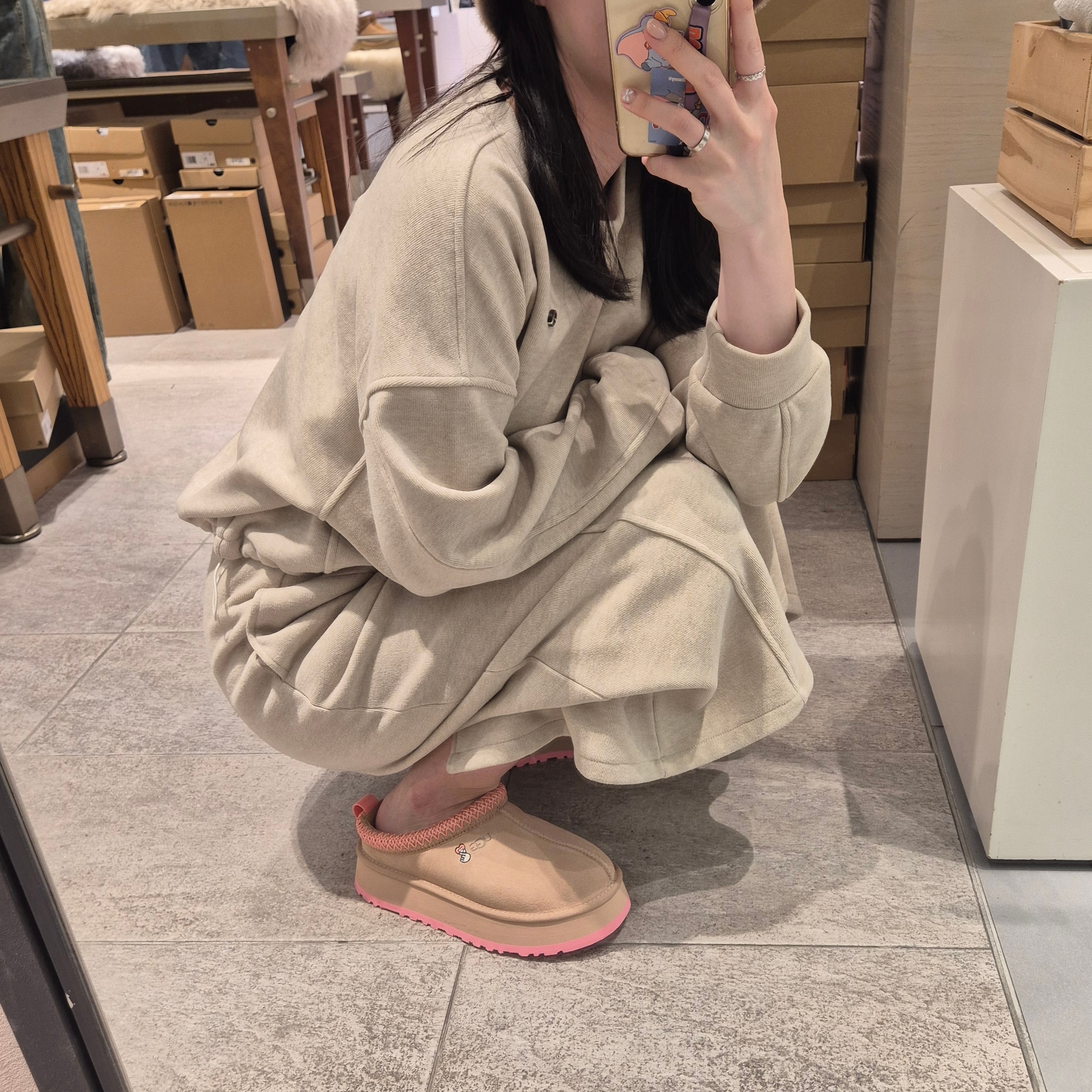 (W) UGG Tasman Slipper Sand Tnl 착용 스타일