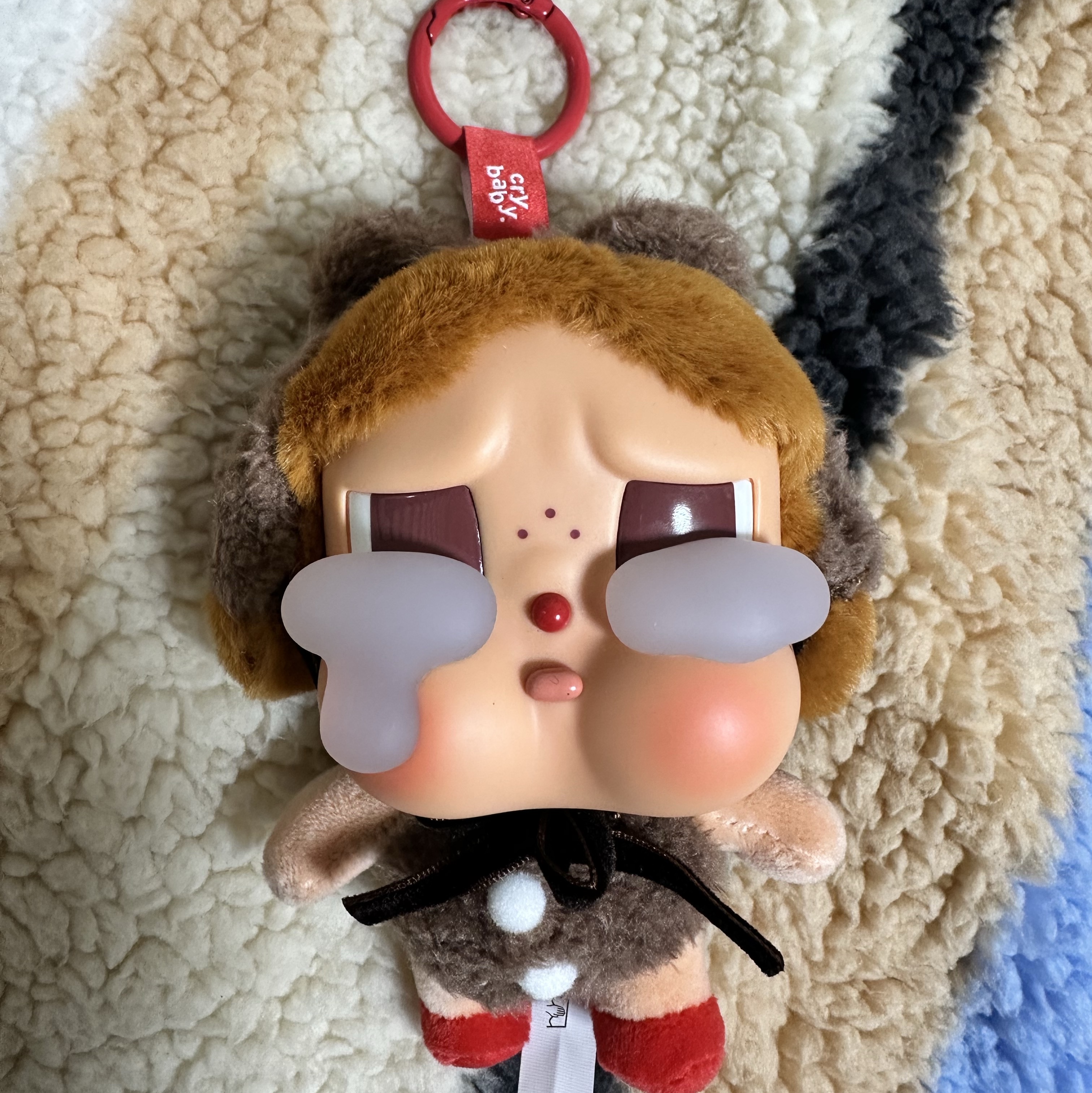 Pop Mart Crybaby Crying Again Series Plush Keyring Sealed Case (1 Blind Box) 착용 스타일