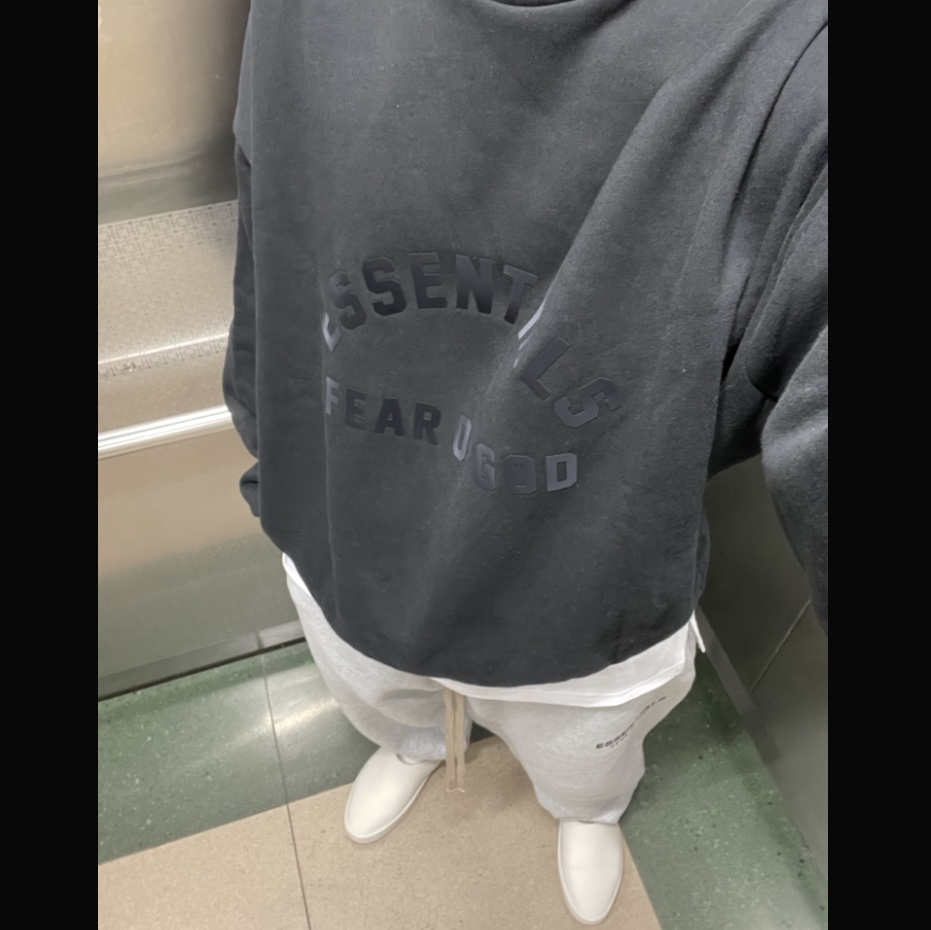 Essentials The Core Collection Pullover Hoodie Black, Essentials Fleece Essential Sweatpant Light Heather Grey - 24FW 착용 스타일