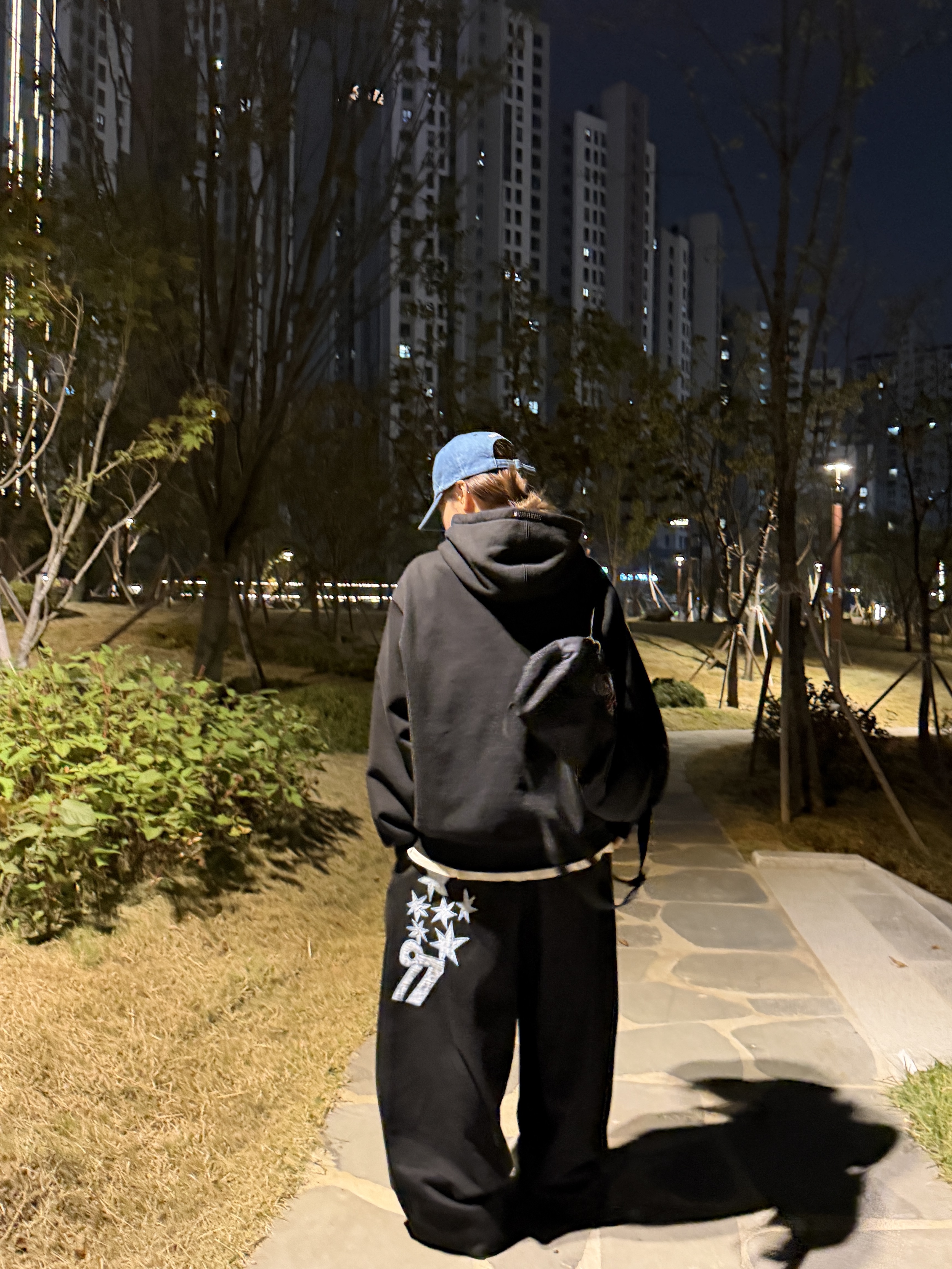 Supreme S Logo Zip Up Hooded Sweatshirt Black - 24FW, Supreme Pigment S Logo 6-Panel Denim - 24FW 착용 스타일 - 1