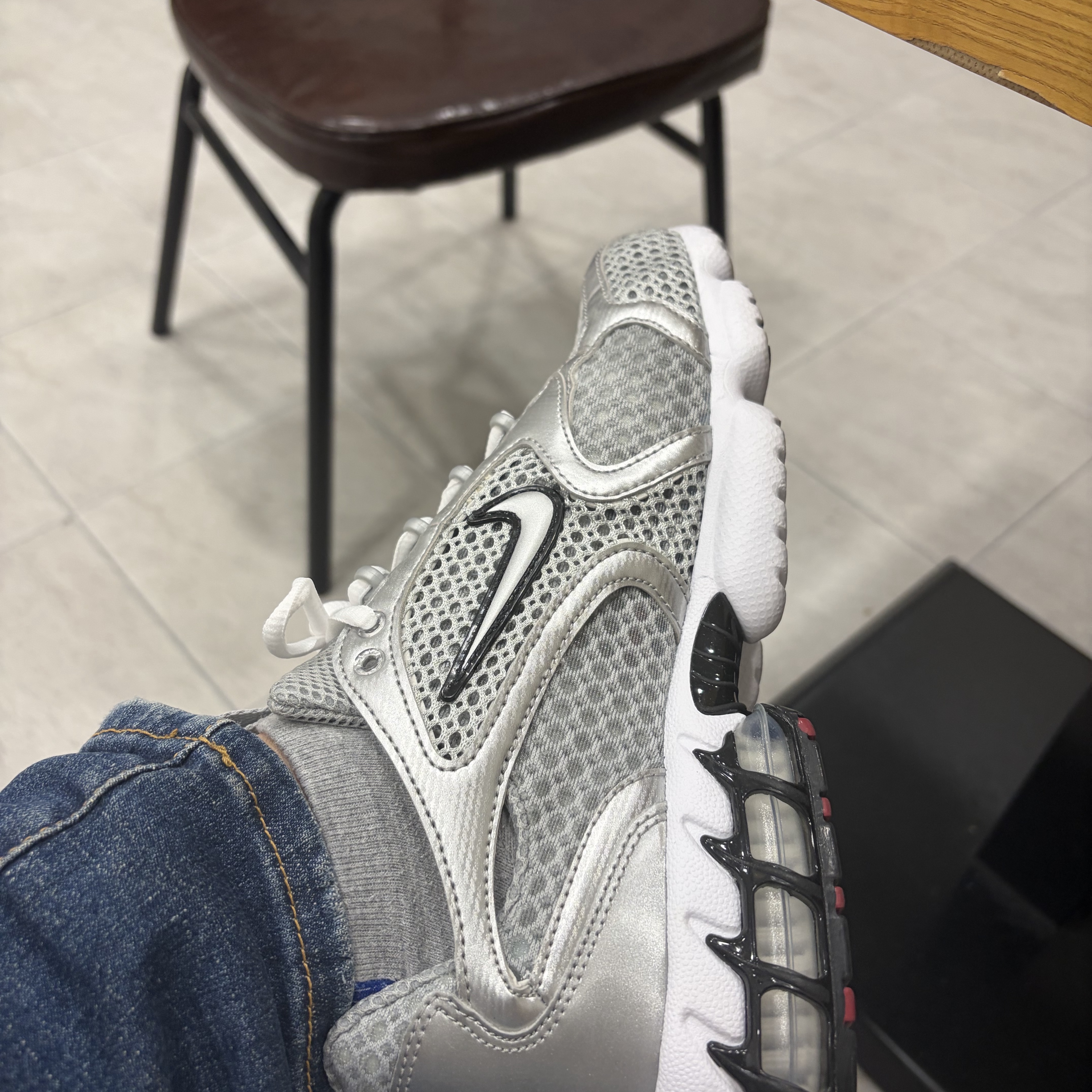 Nike Air Zoom Spiridon Cage 2 Metallic Silver 착용 스타일 - 2