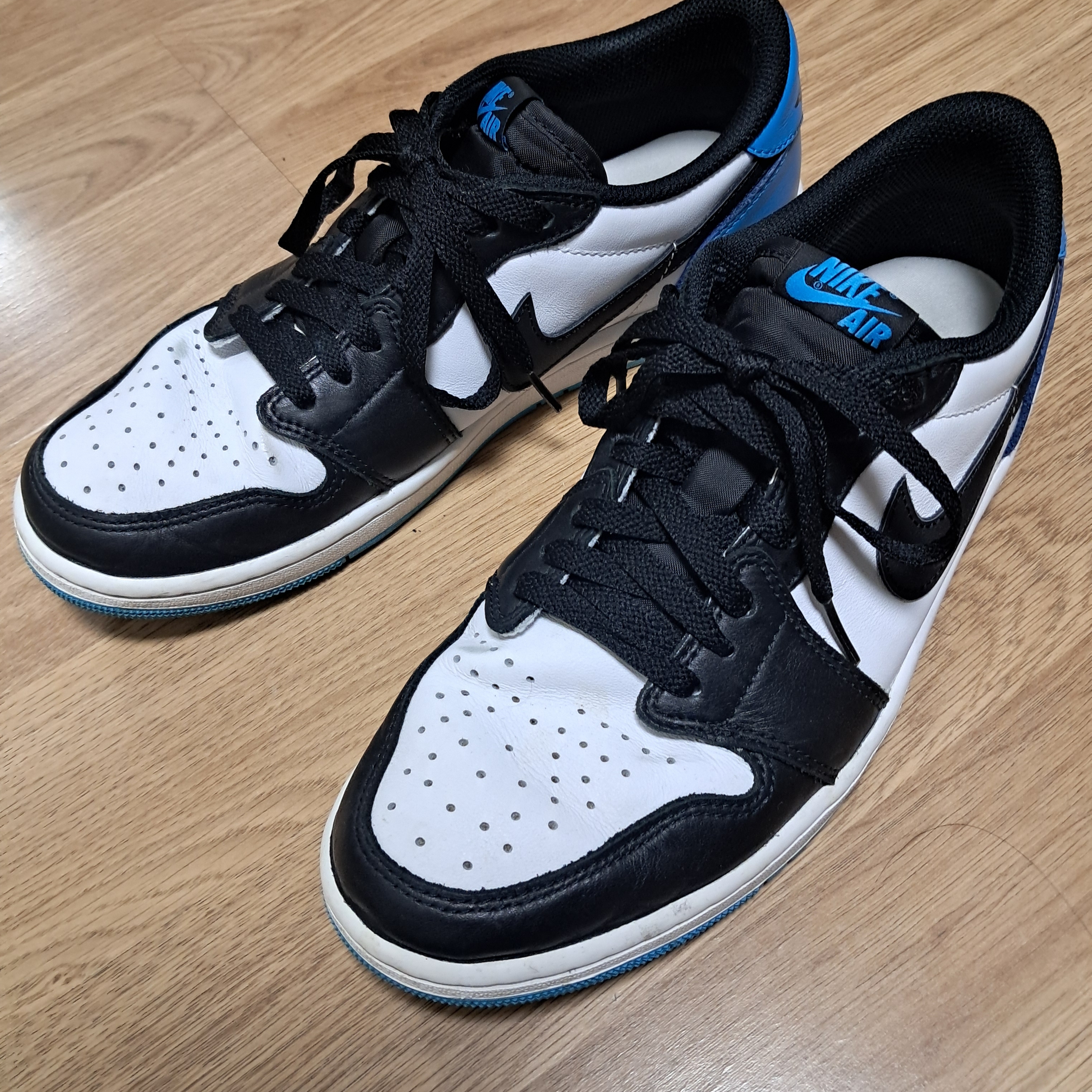 Jordan 1 Retro Low OG Black and Dark Powder Blue 착용 스타일