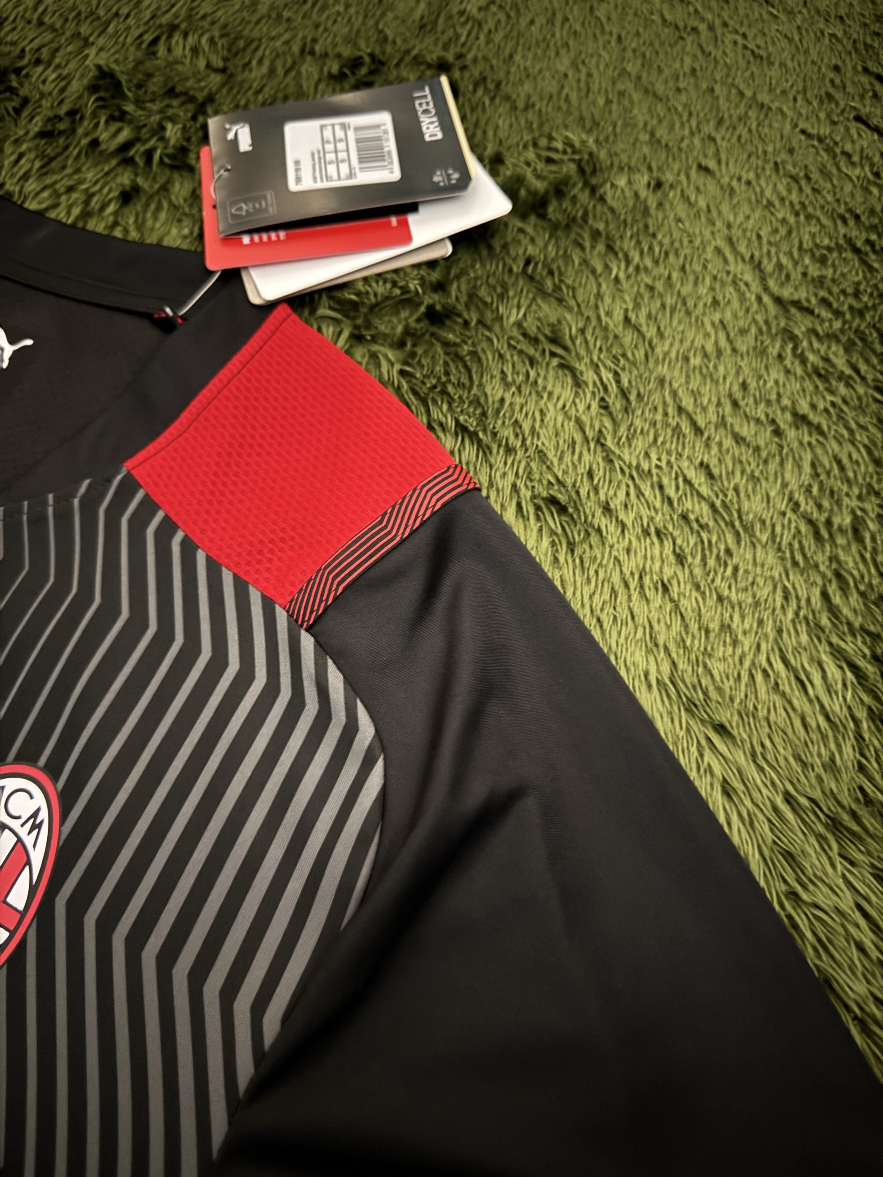 Puma x ACM Training Jersey Black Tango Red (Non Marking Ver.) 착용 스타일 - 3