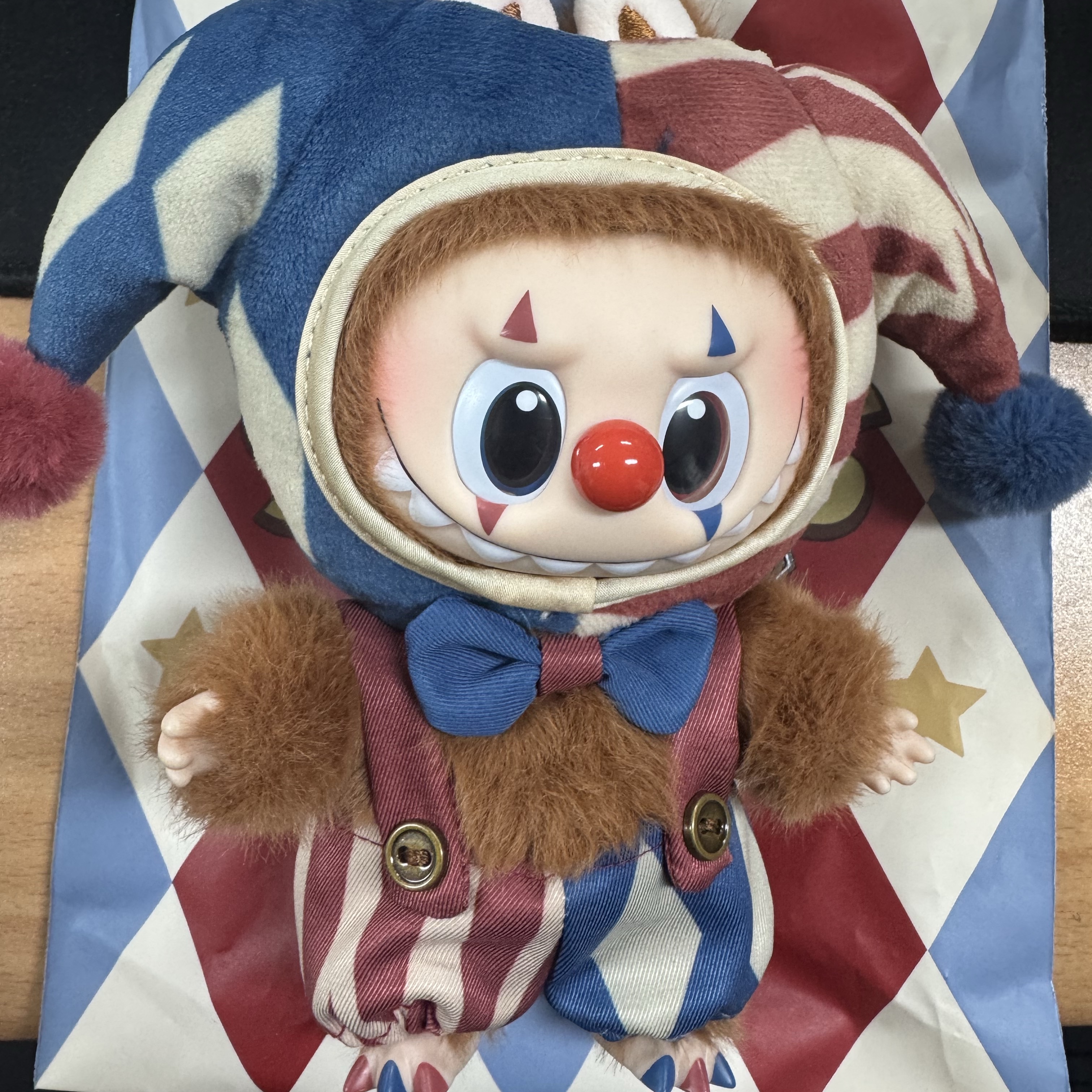 Pop Mart Why So Serious Series Vinyl Plush Pendant Juggling Clown (Opened Case) 착용 스타일