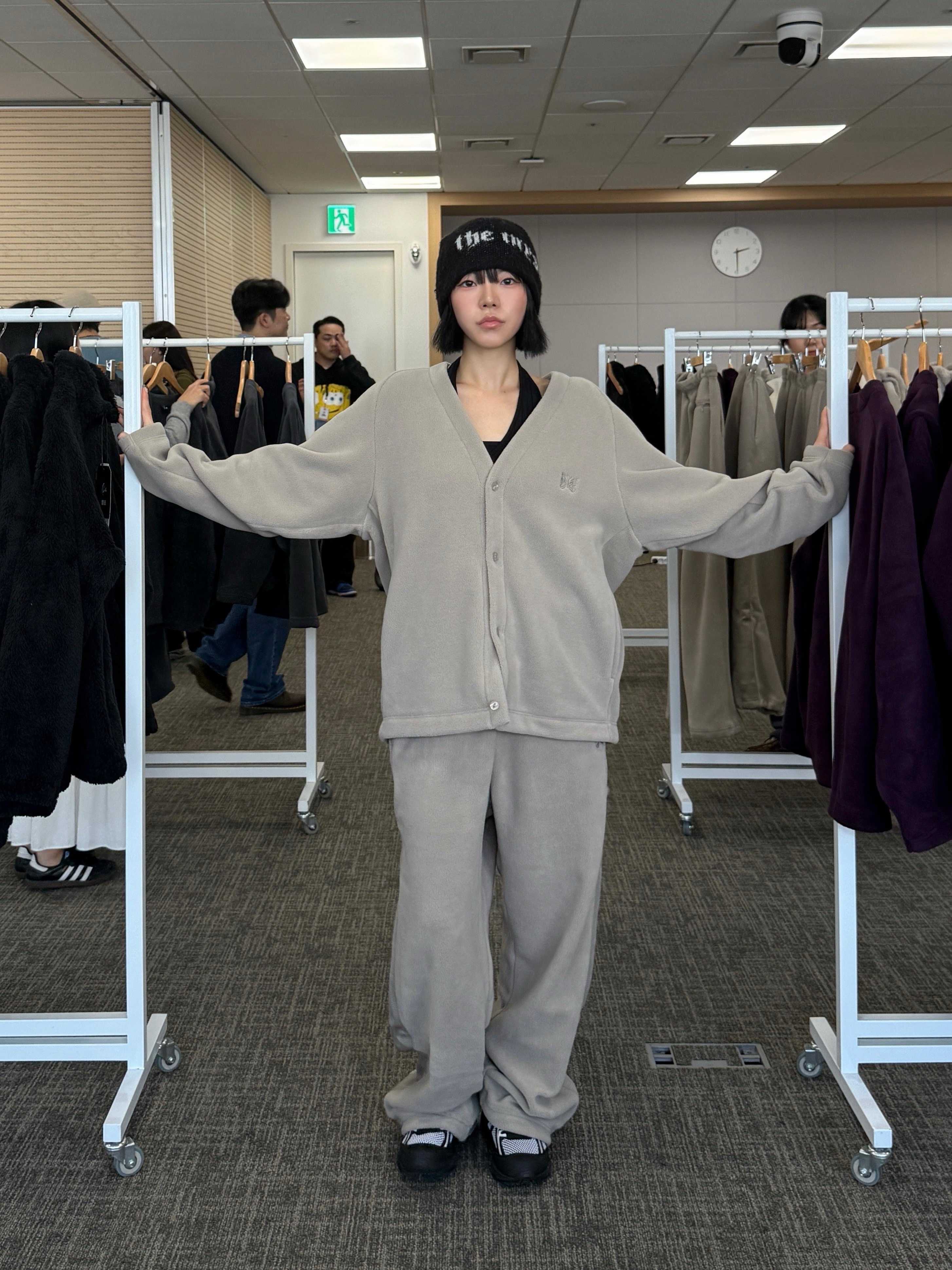 Uniqlo x Needles Fleece Oversized Cardigan Beige - KR, Uniqlo x Needles Fleece Wide Pants Beige - KR 착용 스타일 - 1
