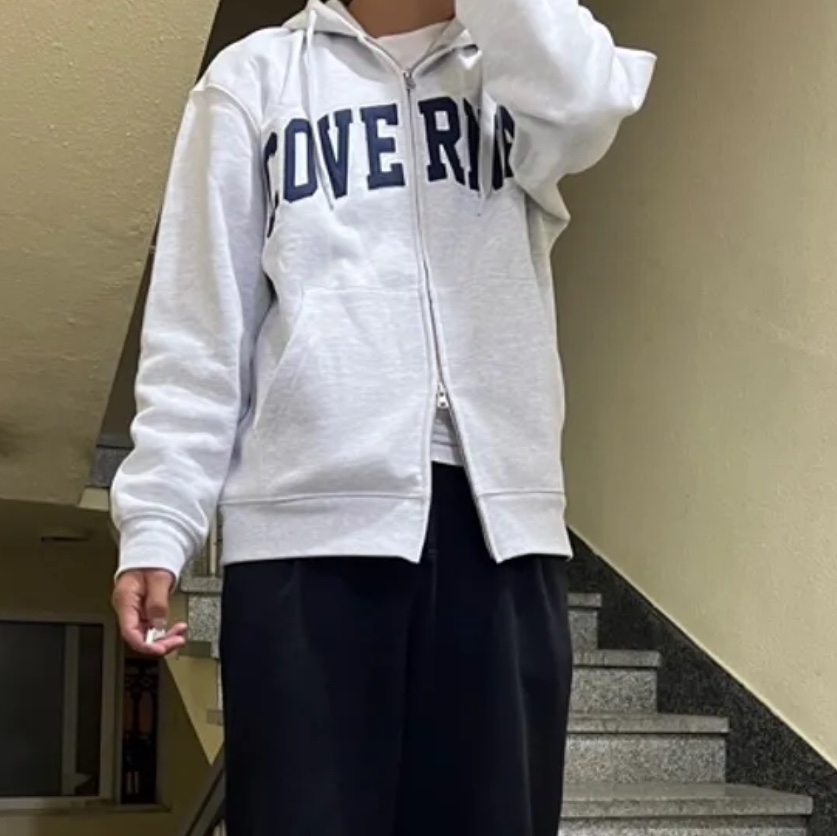 Covernat Arch Logo Fleeced Hoodied Zip-Up Heather Gray 착용 스타일