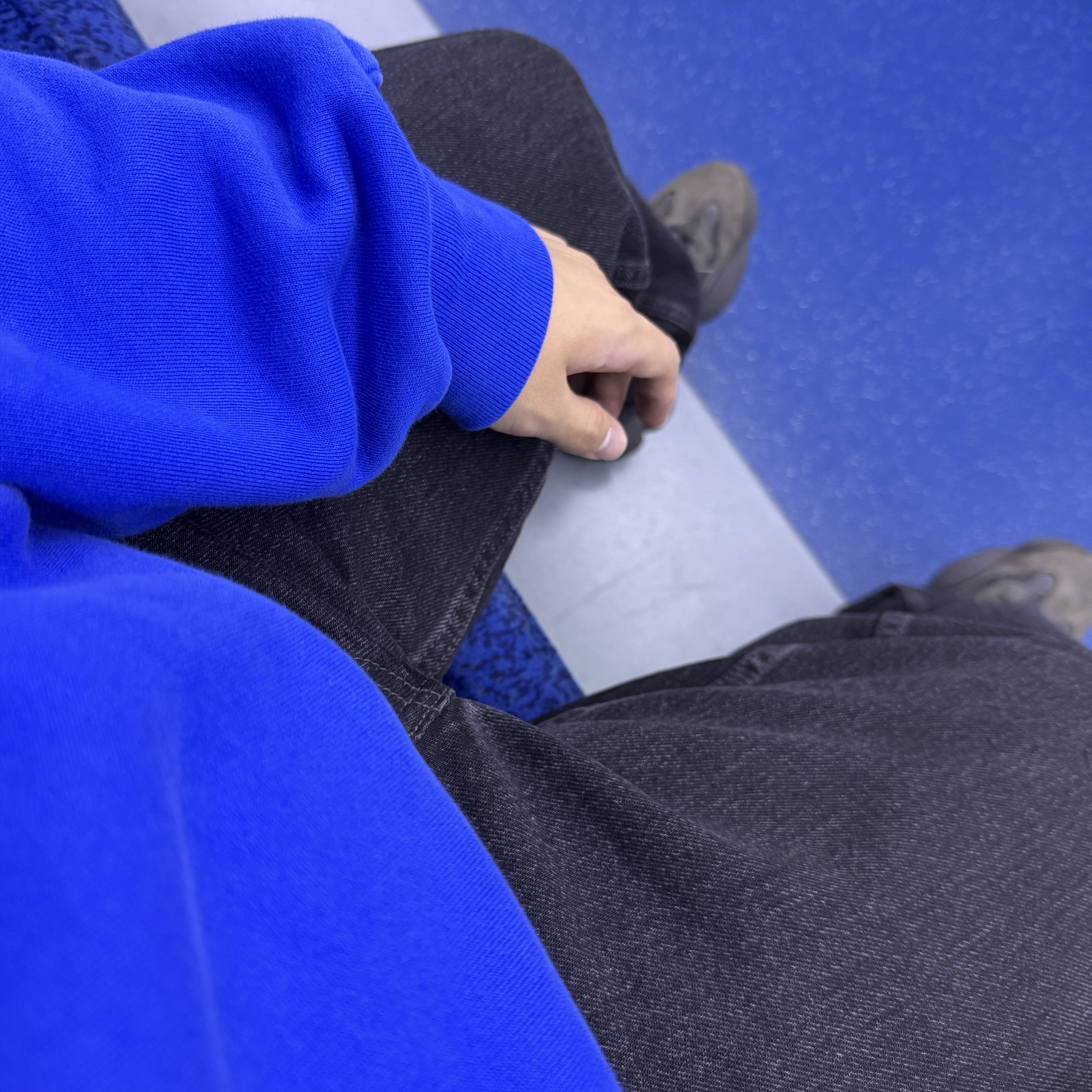 Adidas Yeezy 500 Granite, Yeezy Gap Hoodie Blue 착용 스타일