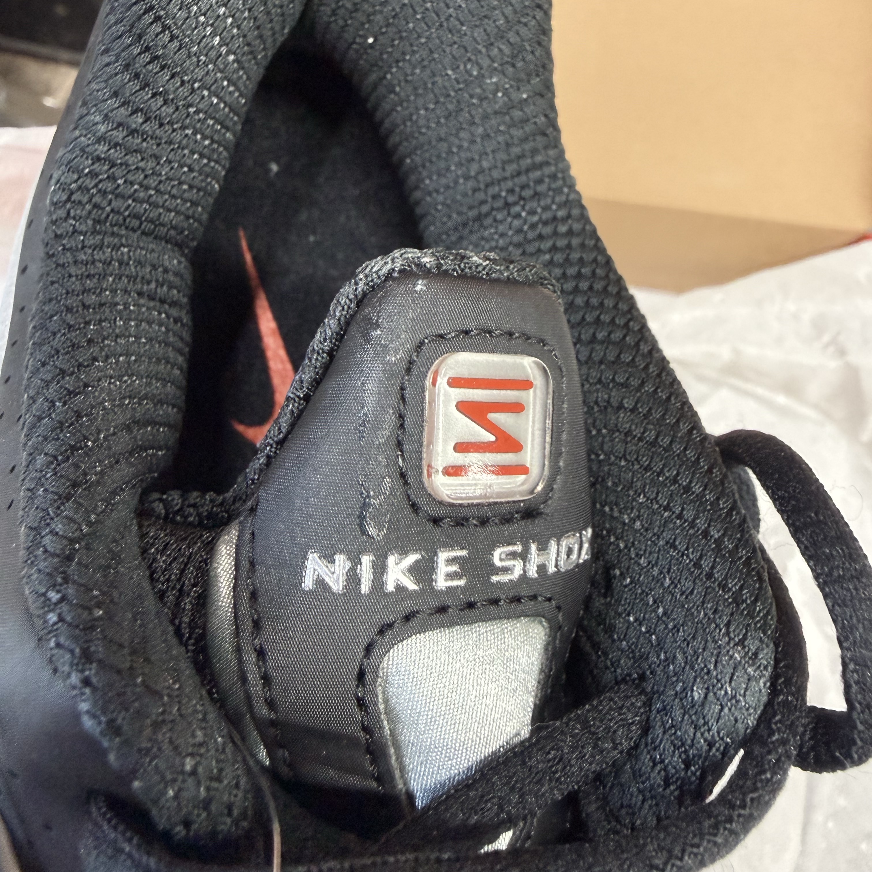 Nike Shox R4 Metallic Silver Red 착용 스타일 - 1