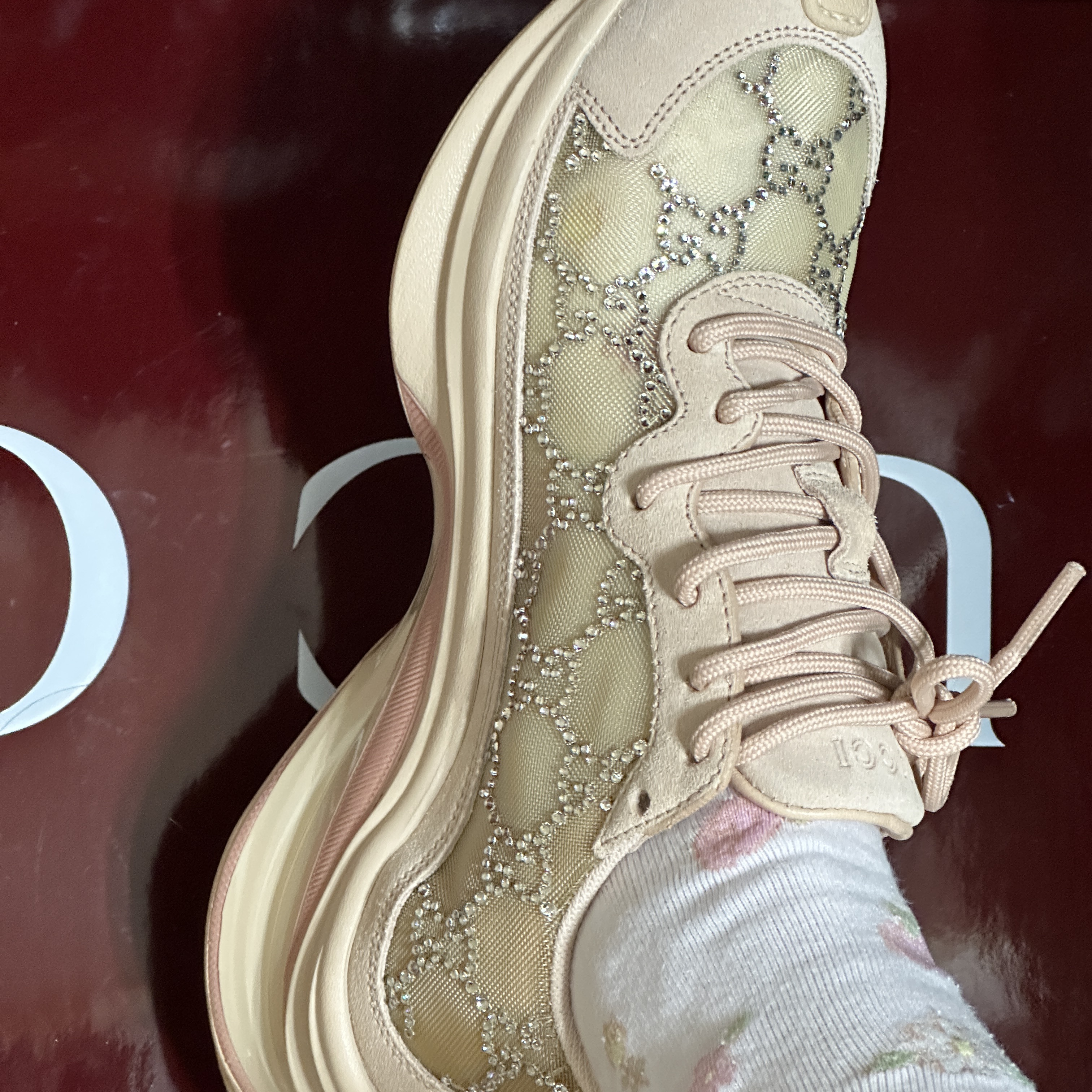 (W) Gucci Run Sneaker Pink GG Mesh 착용 스타일 - 2