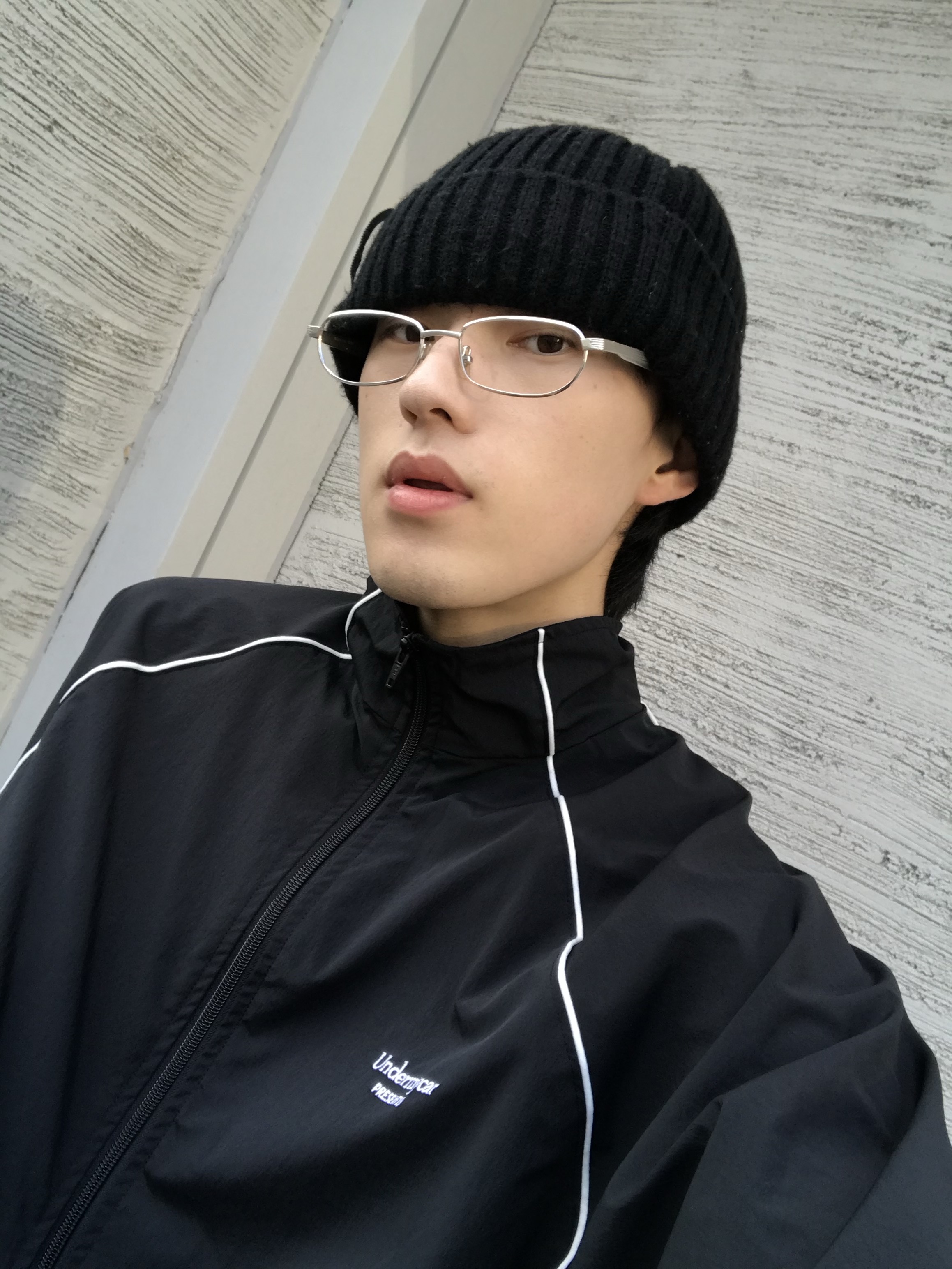 Undermycar MU.132 Original Logo Piping Line Track Jacket Black, Undermycar Mu.126 Original Logo Piping Line Nylon Pants Black 착용 스타일 - 7