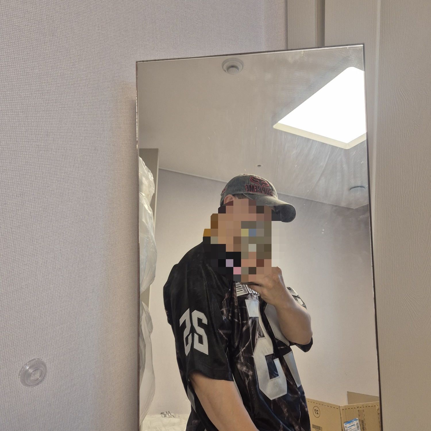 Supreme x Fox Racing 6-Panel Denim - 25FW, Supreme Breast Cancer Awareness Football Jersey Black - 25FW 착용 스타일 - 1